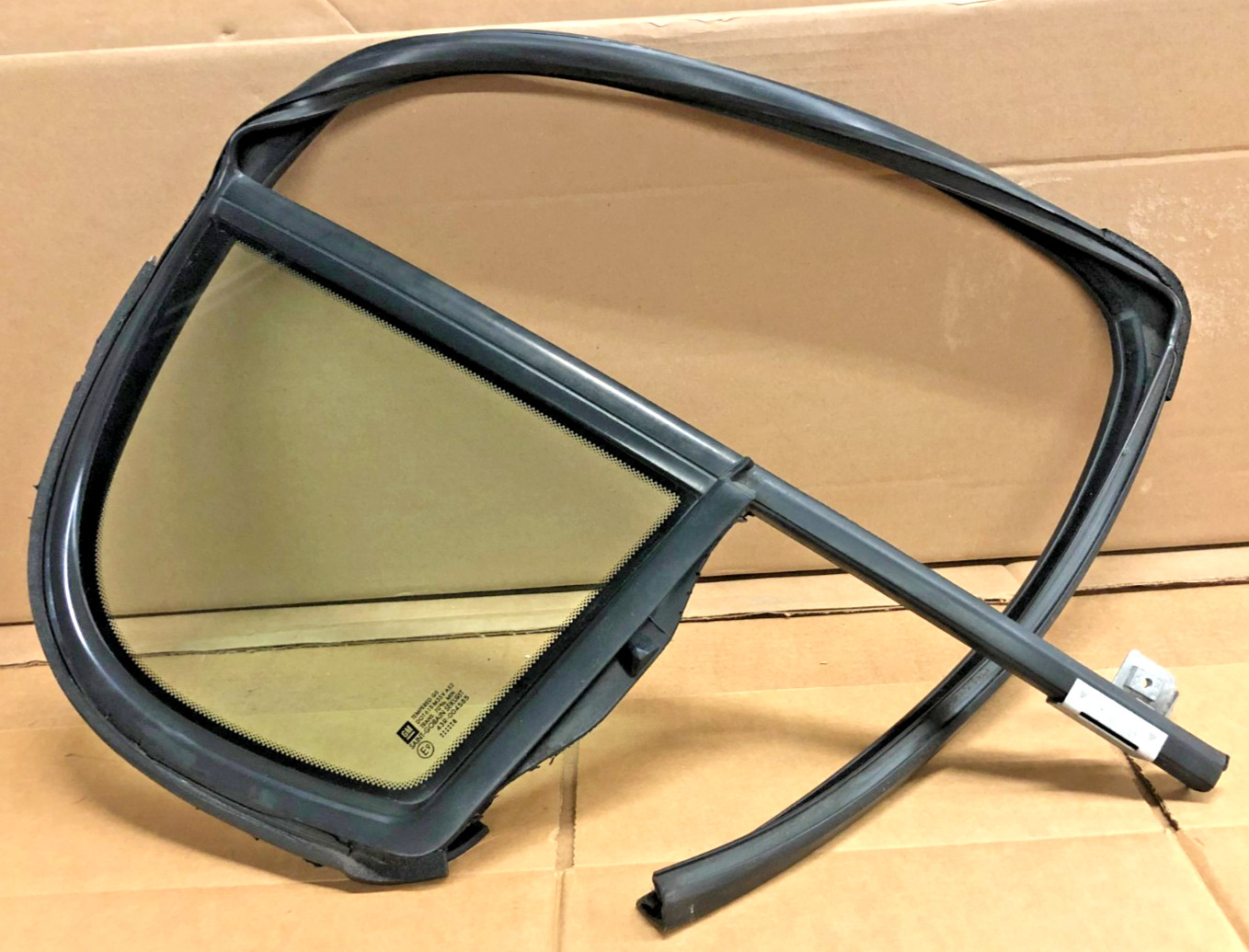 2008 chevy cobalt door vent window glass ( passenger right rear ) 2005-2010 2008 chevy cobalt door vent window glass ( passenger right rear ) 2005-2010