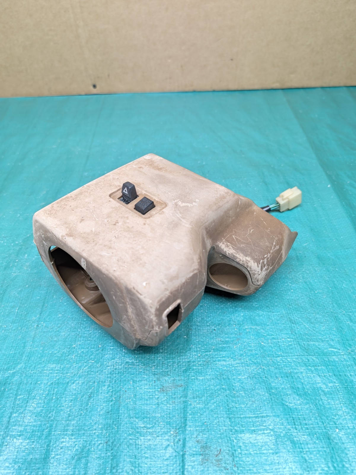 1980-86 Nissan Datsun 720 Hardbody Pickup Steering Column Bezel Shroud Brown OEM 1980-86 Nissan Datsun 720 Hardbody Pickup Steering Column Bezel Shroud Brown OEM