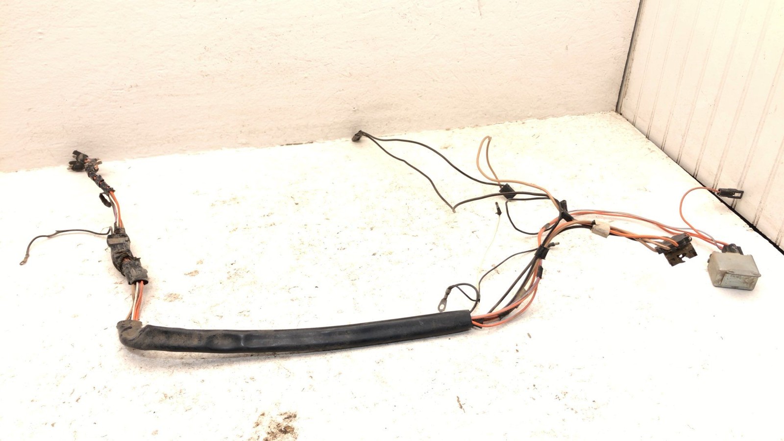 1984-1991 Jeep Grand Wagonner Tailgate Wiring Harness Oem