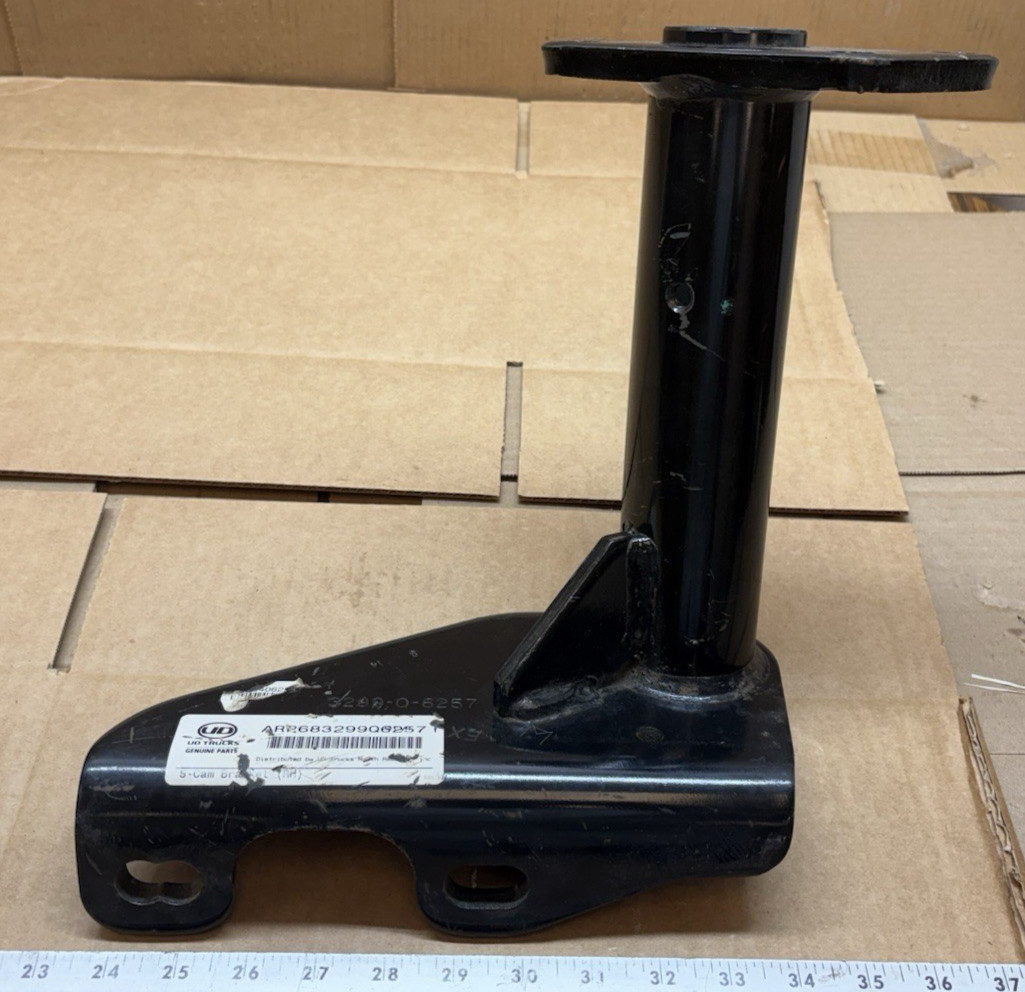 Genuine UD Trucks RH S-Cam Bracket Air Brake Camshaft Bracket OEM ARP683299Q6257