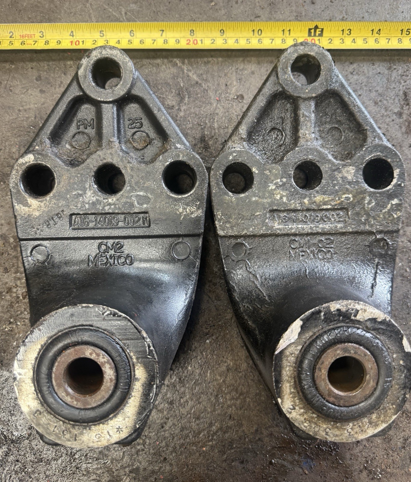 Freightliner Front Leaf Spring Hangers Pair Set of Two (A16-14019-002)
