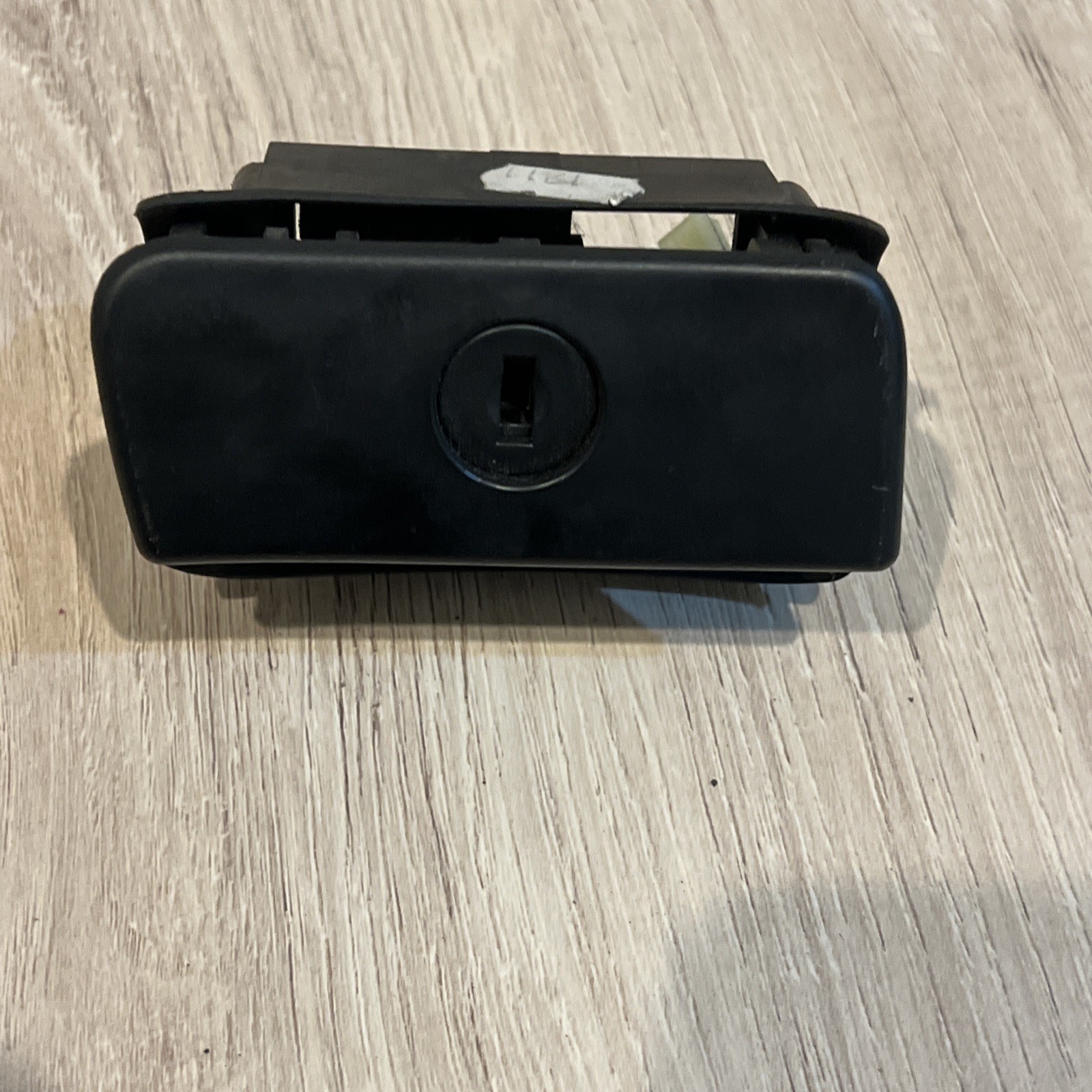 BMW E38 750IL 740I 740IL GLOVE BOX HANDLE LATCH LOCK 51168177644 BMW E38 750IL 740I 740IL GLOVE BOX HANDLE LATCH LOCK 51168177644