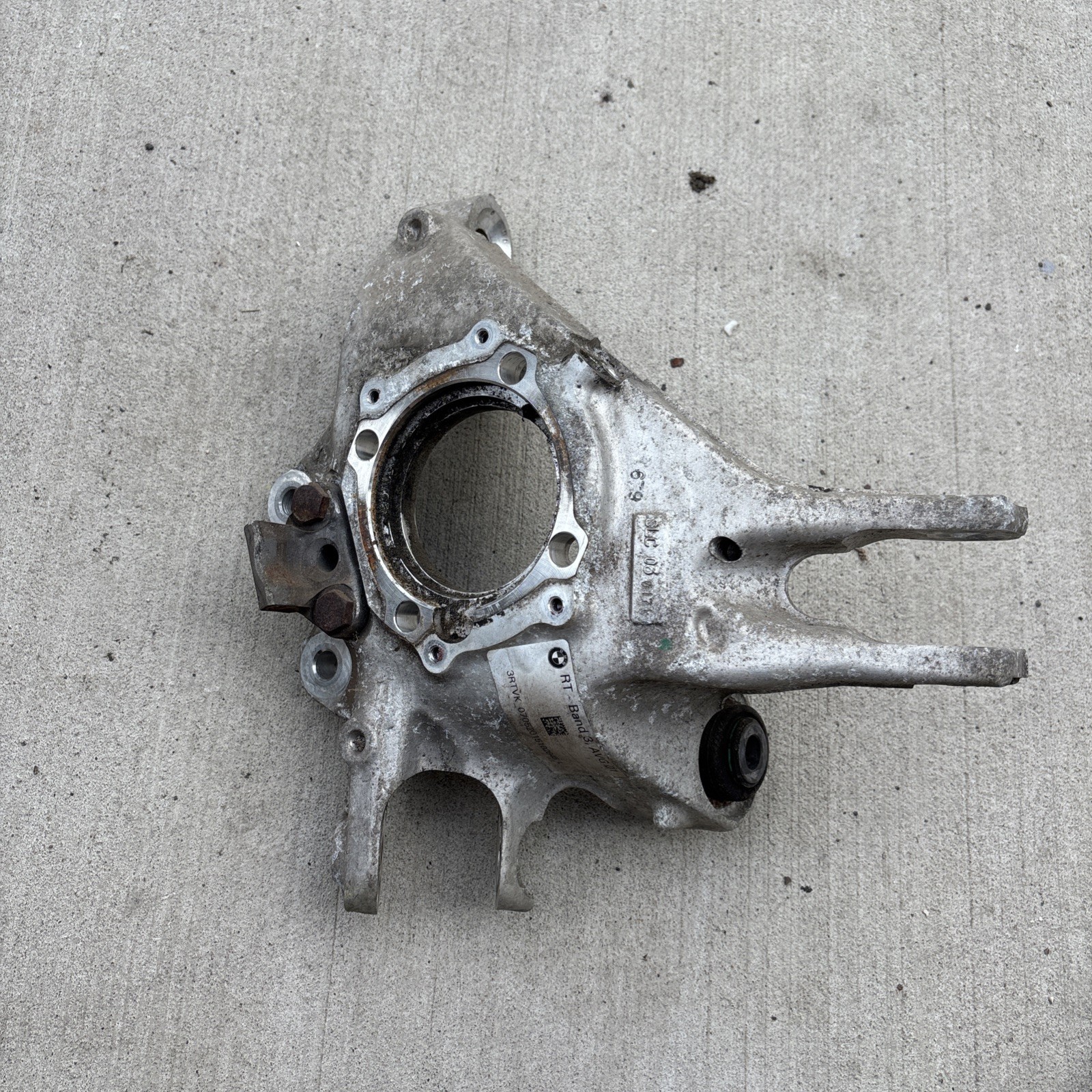 2015 - 2020 BMW F80 F82 F83 M3 M4 REAR LEFT WHEEL HUB KNUCKLE ASSEMBLY OEM 8K