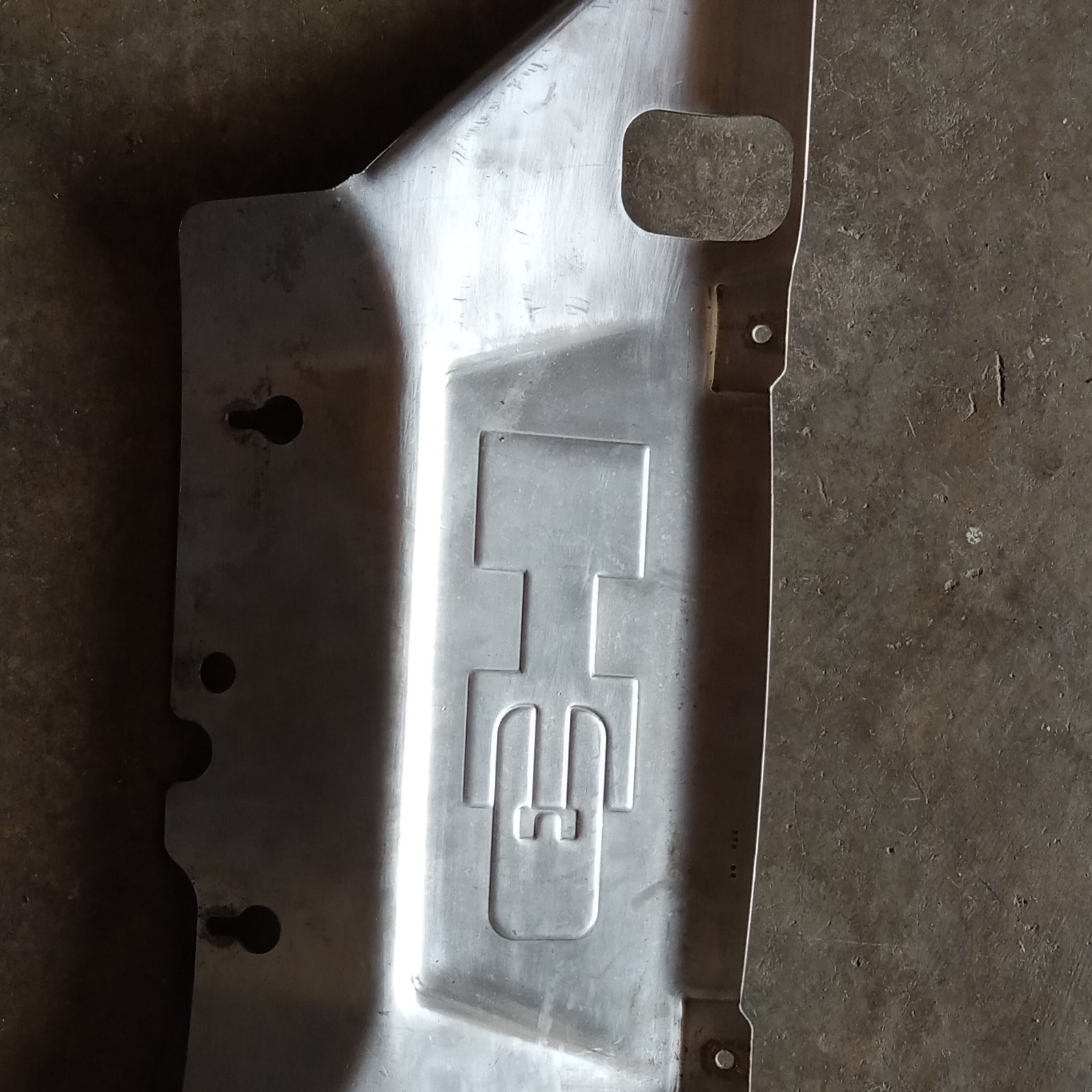 2006-2010 HUMMER H3 UNDER ENGINE SPLASH GUARD SHIELD COVER 15819134 2006-2010 HUMMER H3 UNDER ENGINE SPLASH GUARD SHIELD COVER 15819134