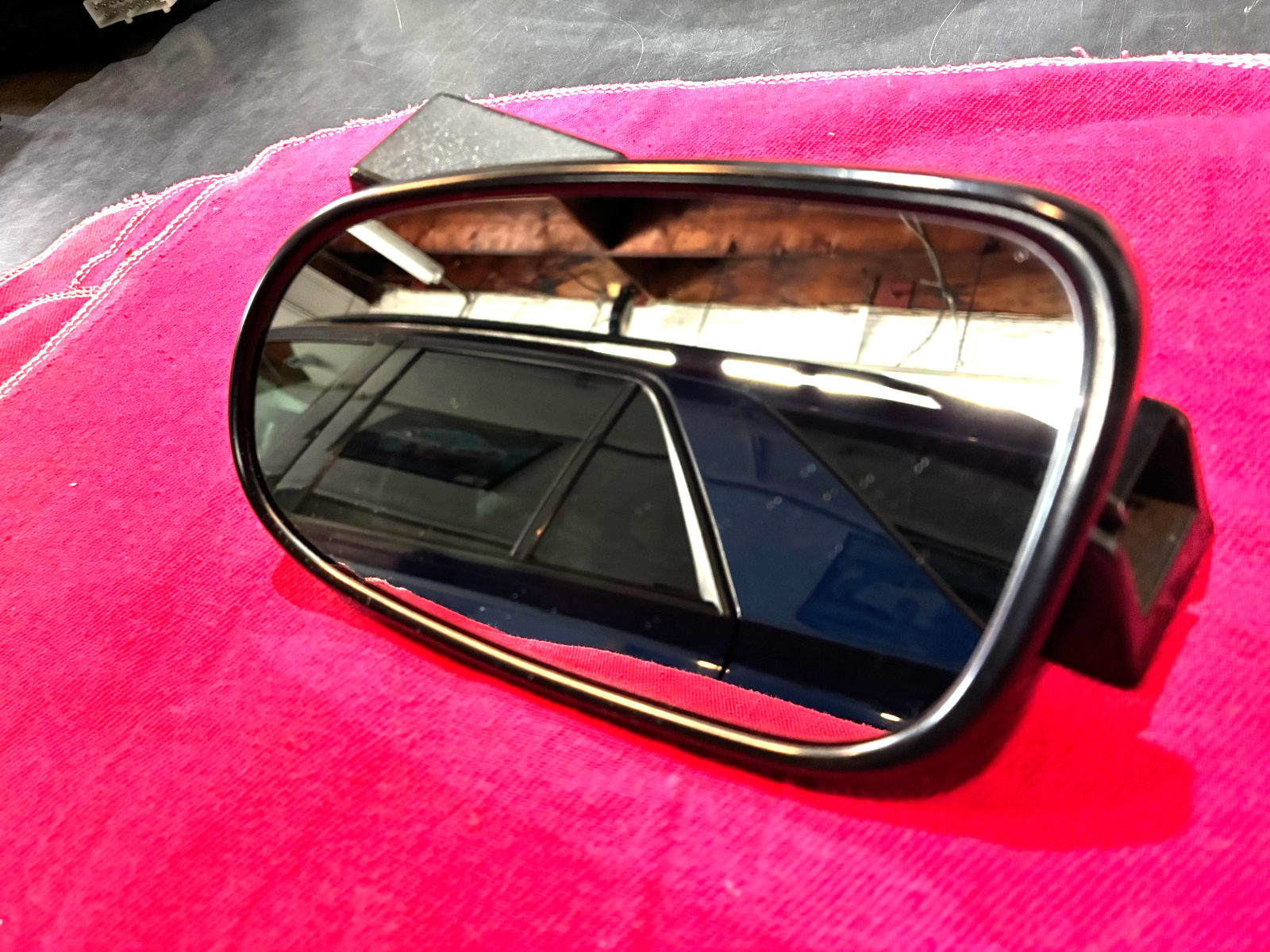03-09 MERCEDES W209 CLK320 CLK350 CLK550 AUTO DIM AND HEATED MIRROR GLASS OEM 03-09 MERCEDES W209 CLK320 CLK350 CLK550 AUTO DIM AND HEATED MIRROR GLASS OEM