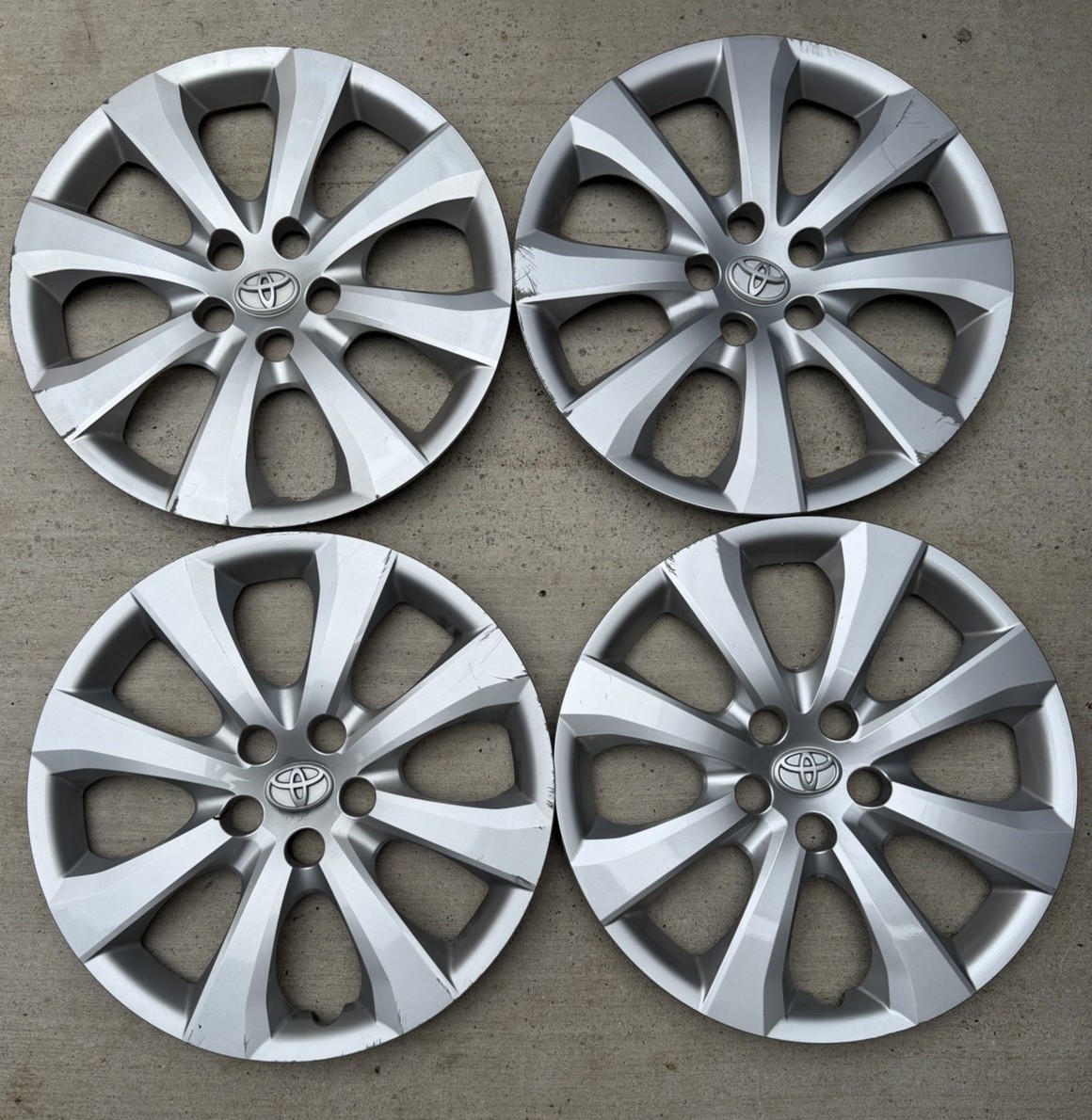 TOYOTA COROLLA HUBCAPS WHEEL COVERS SET OF 4  2014-2024 FACTORY ORIGINALS BOX 3