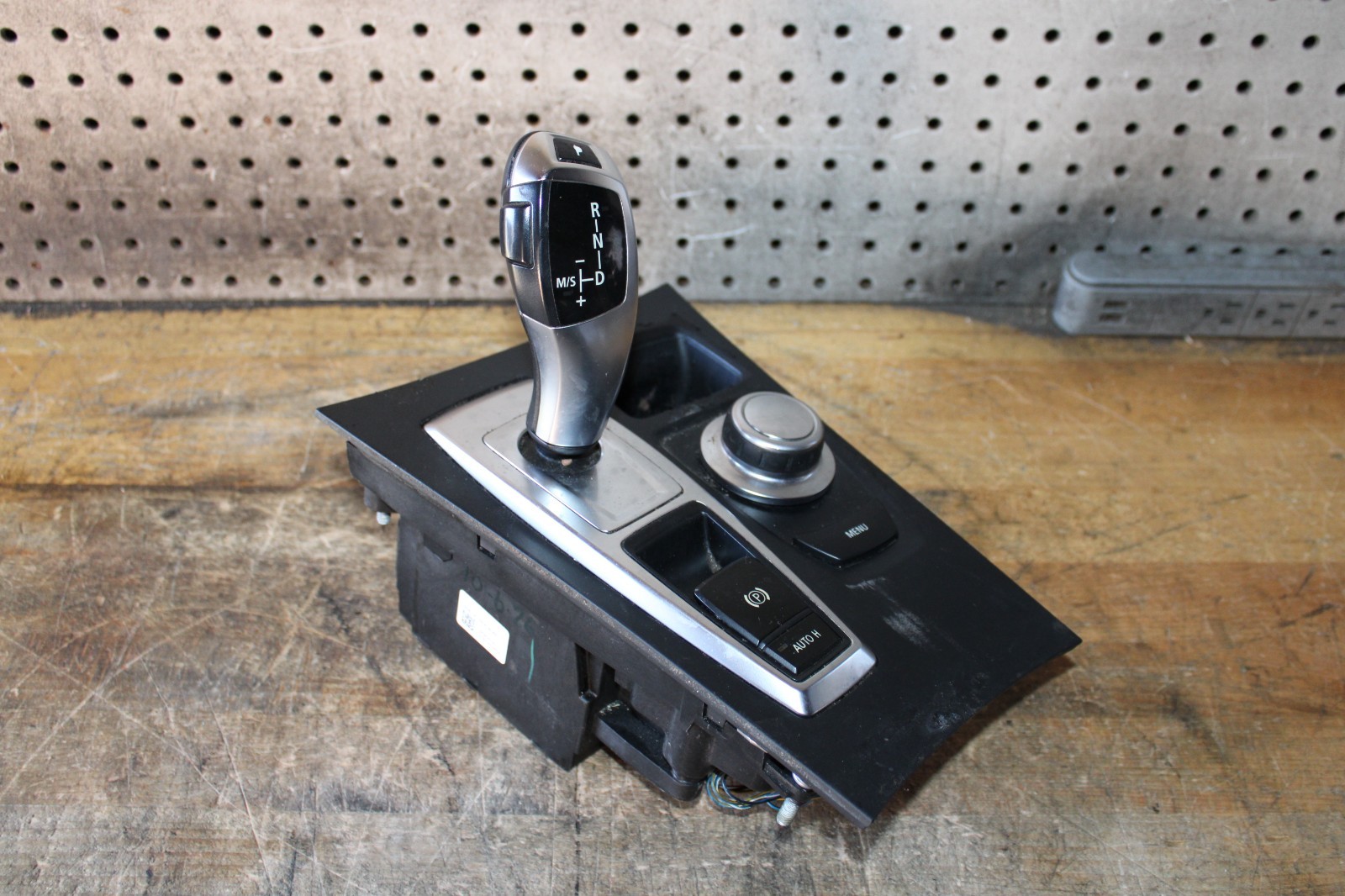 2007-2013 BMW X5 X6 E70 E71 Shifter Selector IDrive Control Switch w/ Trim OEM 2007-2013 BMW X5 X6 E70 E71 Shifter Selector IDrive Control Switch w/ Trim OEM