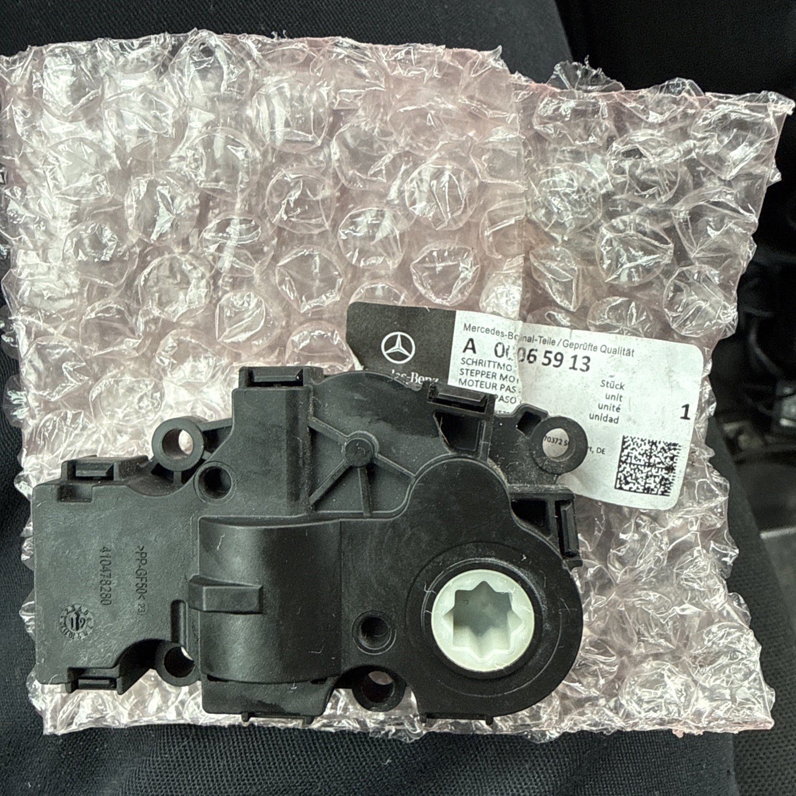 New Genuine Mercedes-Benz Stepper Motor A0009065913 New Genuine Mercedes-Benz Stepper Motor A0009065913
