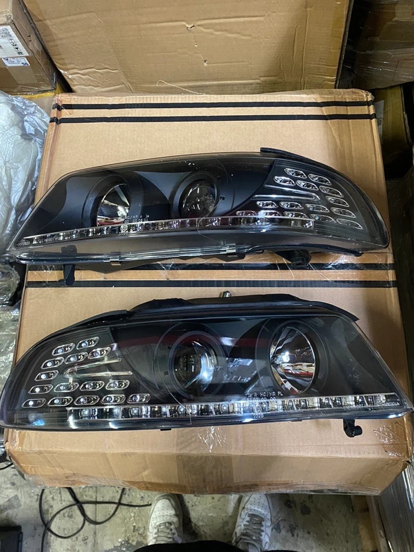 96-01 AUDI A4/A4 QUATTRO BLACK HOUSING AMBER SIGNAL PROJECTOR HEADLIGHTS WITH 96-01 AUDI A4/A4 QUATTRO BLACK HOUSING AMBER SIGNAL PROJECTOR HEADLIGHTS WITH