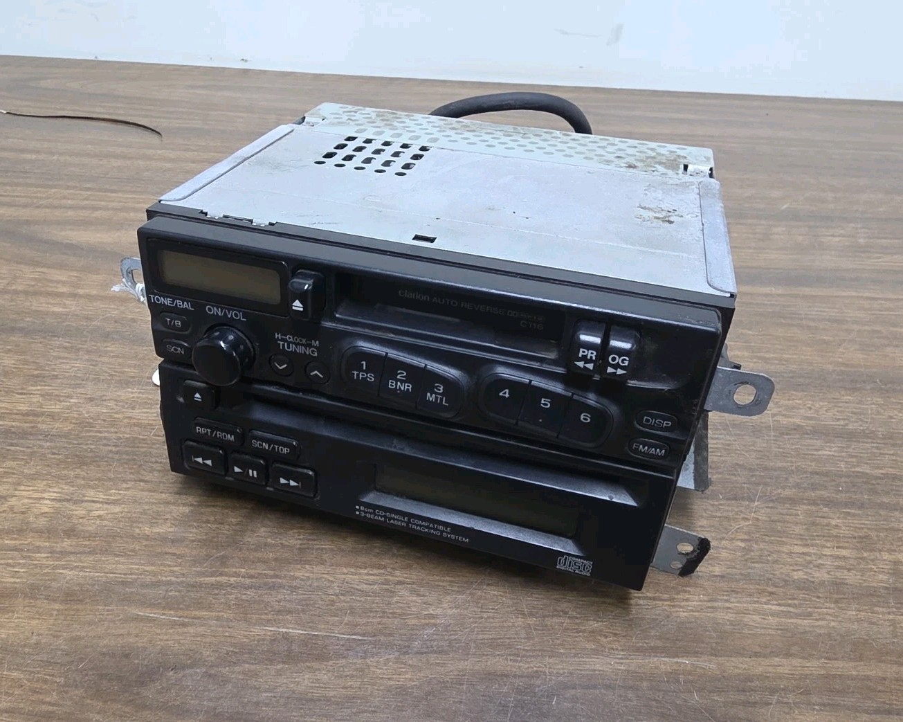 1997-2001 Subaru Forester Impreza Am/Fm CD Player Radio Stereo OEM. PF-2100A 1997-2001 Subaru Forester Impreza Am/Fm CD Player Radio Stereo OEM. PF-2100A