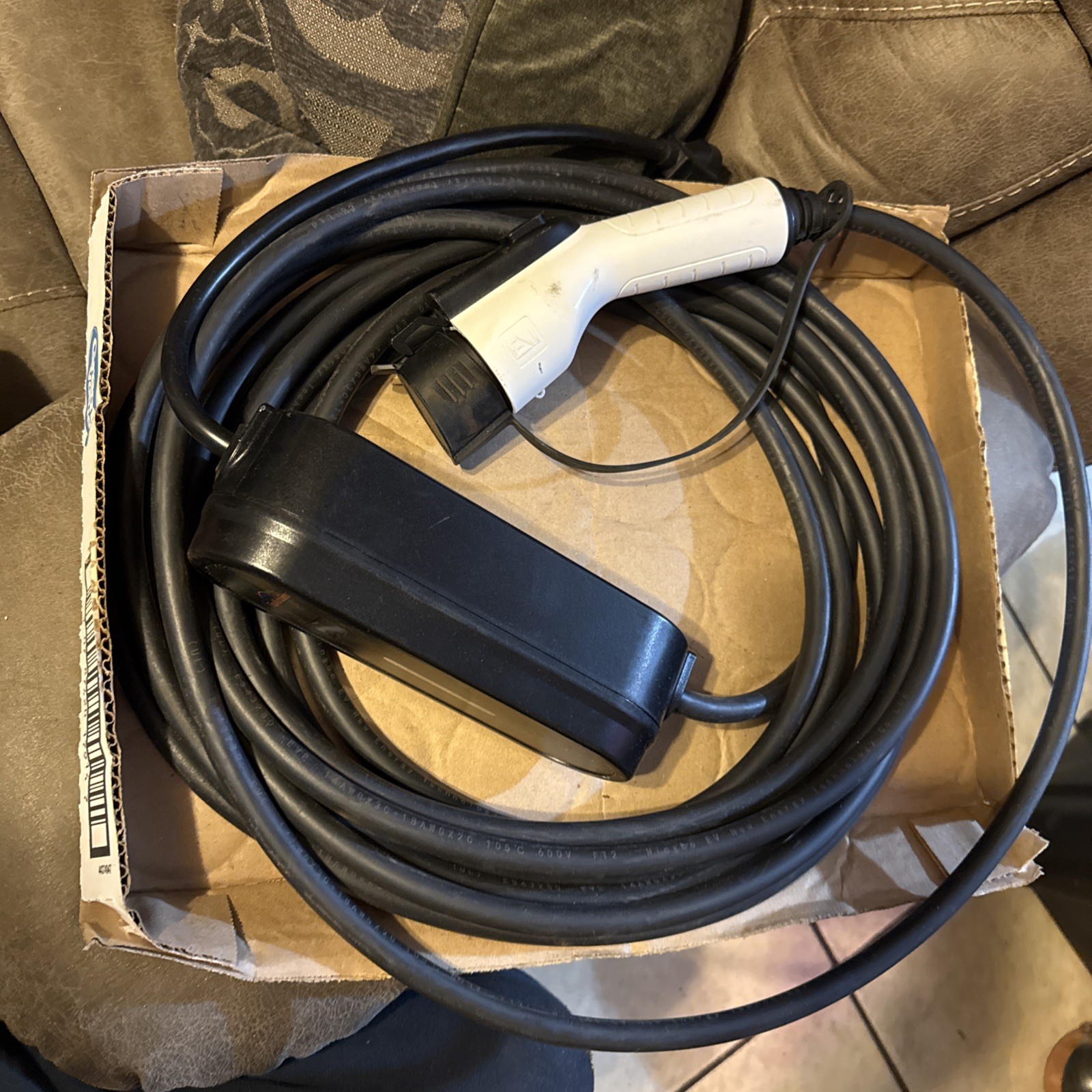 TopAutoGear EV-SAE-AC16-P White Black AC 250v 16A Portable Ev Charger TopAutoGear EV-SAE-AC16-P White Black AC 250v 16A Portable Ev Charger