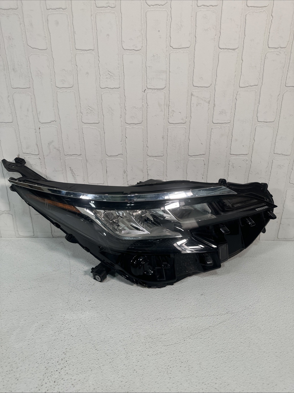 2021-2024 Toyota Sienna LH Driver LED Headlight OEM Repaired Tabs Scratch