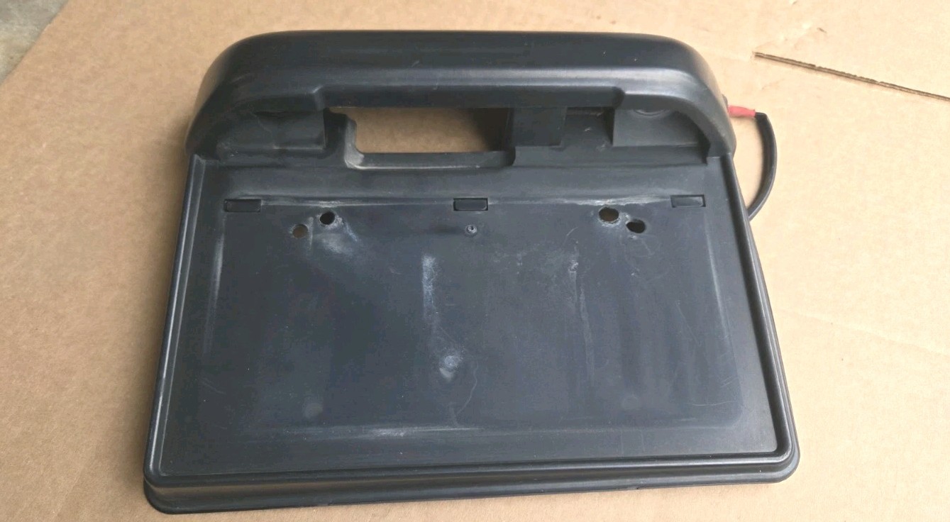 1999-2004 Suzuki Vitara Tracker XL7 Rear Trunk License Plate Holder Molding Trim
