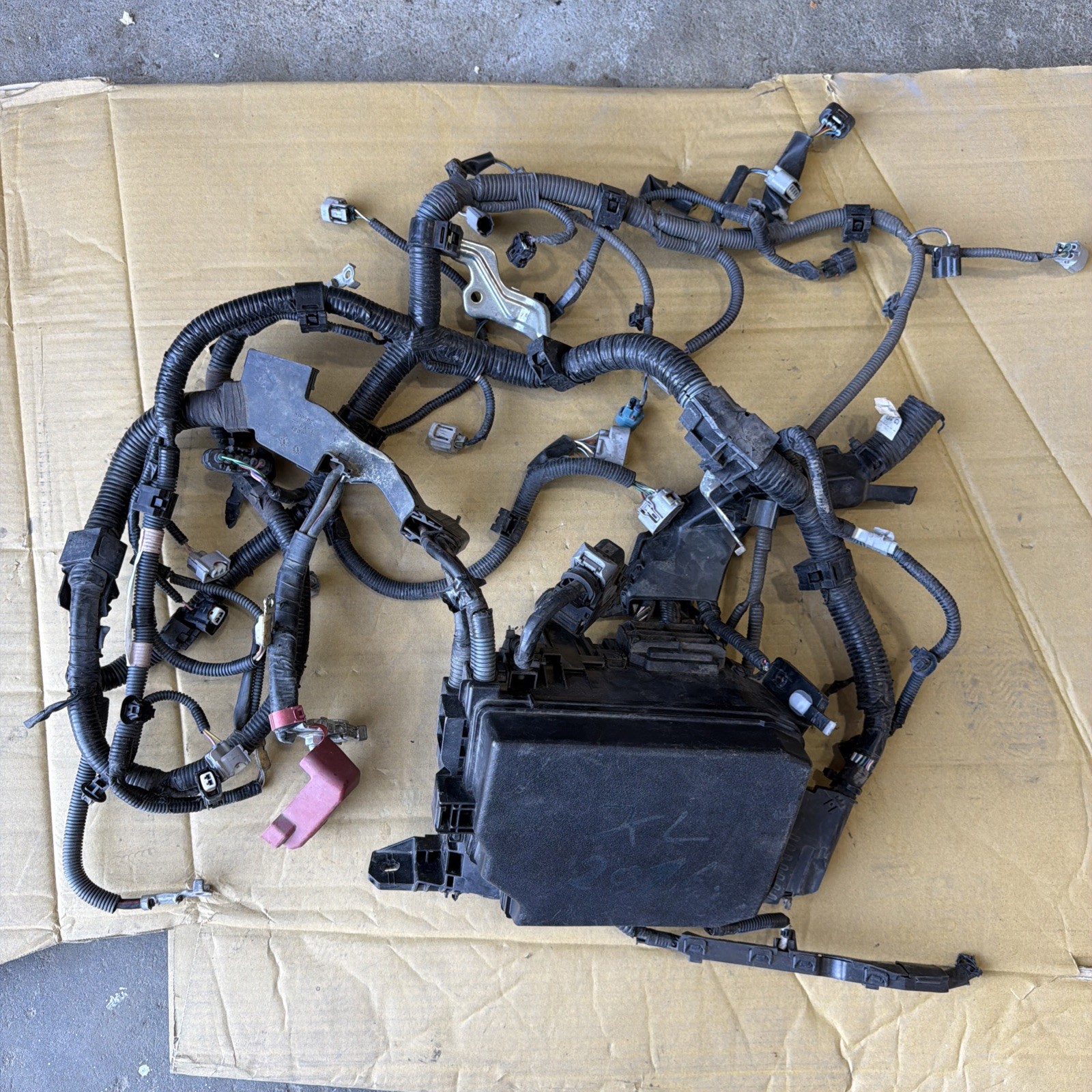 2014-2016 Toyota Corolla Engine Room Fuse Box Wiring Harness 82115-0ZB51 OEM 2014-2016 Toyota Corolla Engine Room Fuse Box Wiring Harness 82115-0ZB51 OEM