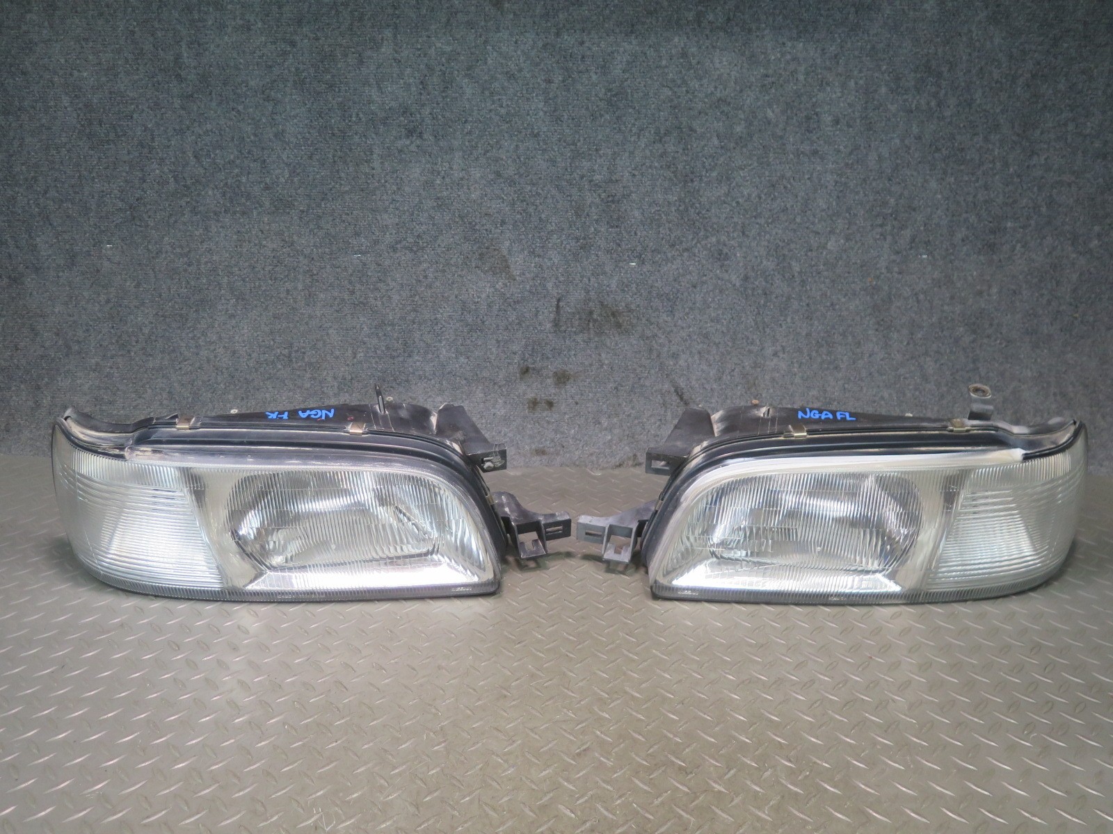 95-97 NISSAN GLORIA HY33 SET OF 2 FRONT LEFT RIGHT HALOGEN HEADLIGHT LAMP OEM