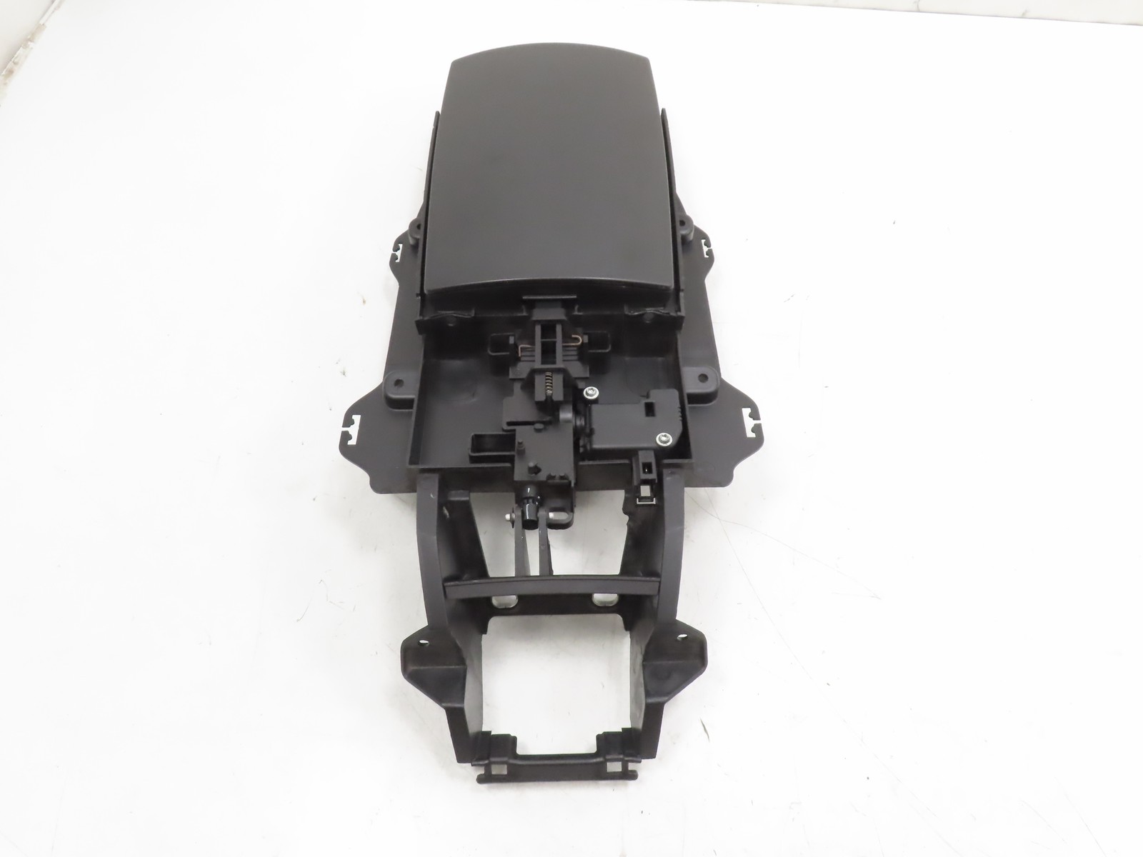 07 BMW Z4 E85 #1311 Trim, Center Console Rear Storage Compartment 147010059182