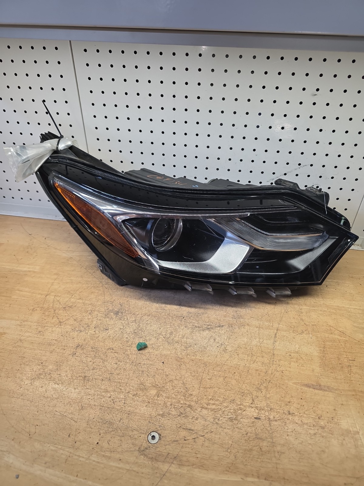 2018-2021 Chevrolet Equinox Headlight Right Passenger Side Xenon HID w/ LED OEM 2018-2021 Chevrolet Equinox Headlight Right Passenger Side Xenon HID w/ LED OEM
