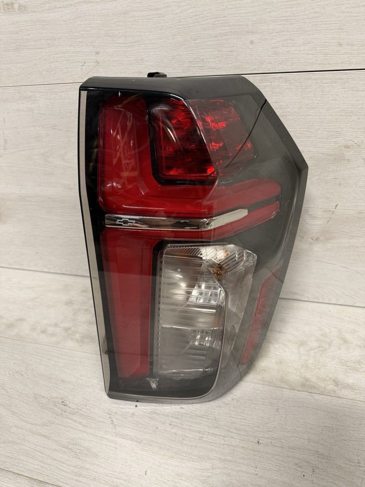 21-24 CHEVROLET TAHOE SUABURBAN OEM PASSENGER RIGHT TAIL LIGHT LAMP 84849417