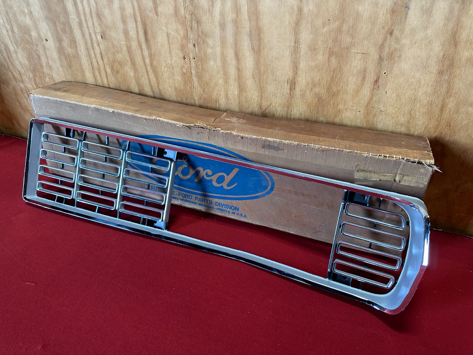 NOS 1968 FORD GALAXIE HIDE-AWAY HEADLIGHT GRILLE C8AZ-8150-B C8AB-8151-B FoMoCo NOS 1968 FORD GALAXIE HIDE-AWAY HEADLIGHT GRILLE C8AZ-8150-B C8AB-8151-B FoMoCo