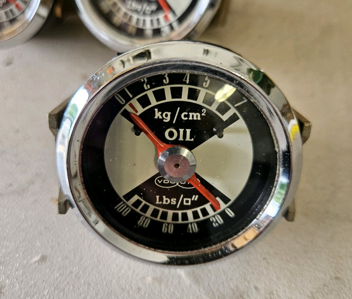VDO Genuine OEM 2” 100 PSI Engine Oil Pressure Gauge Made In Germany VDO Genuine OEM 2” 100 PSI Engine Oil Pressure Gauge Made In Germany