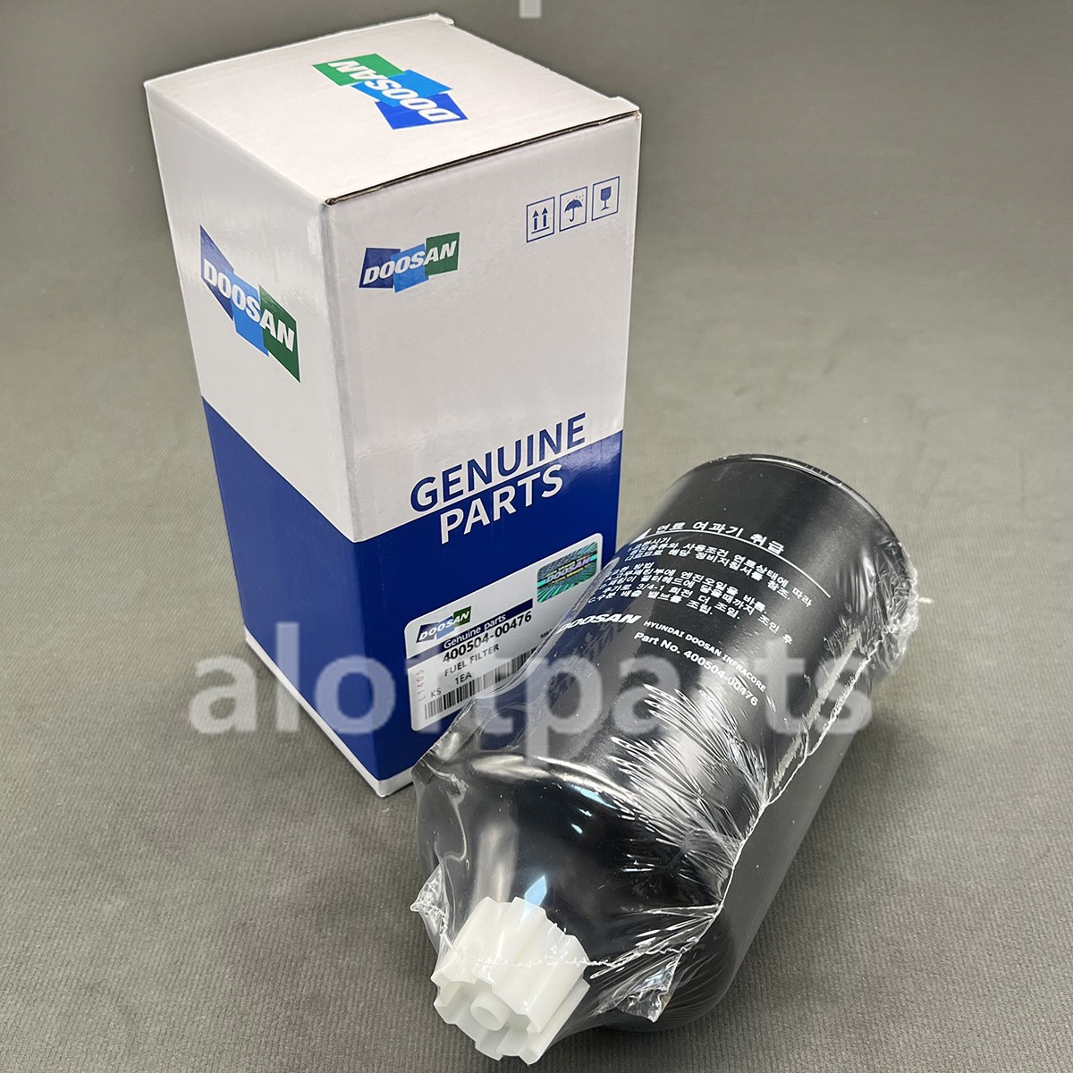 New in Box Fuel Filter 400504-00476 for Doosan D18 Excavator Engine Parts New in Box Fuel Filter 400504-00476 for Doosan D18 Excavator Engine Parts
