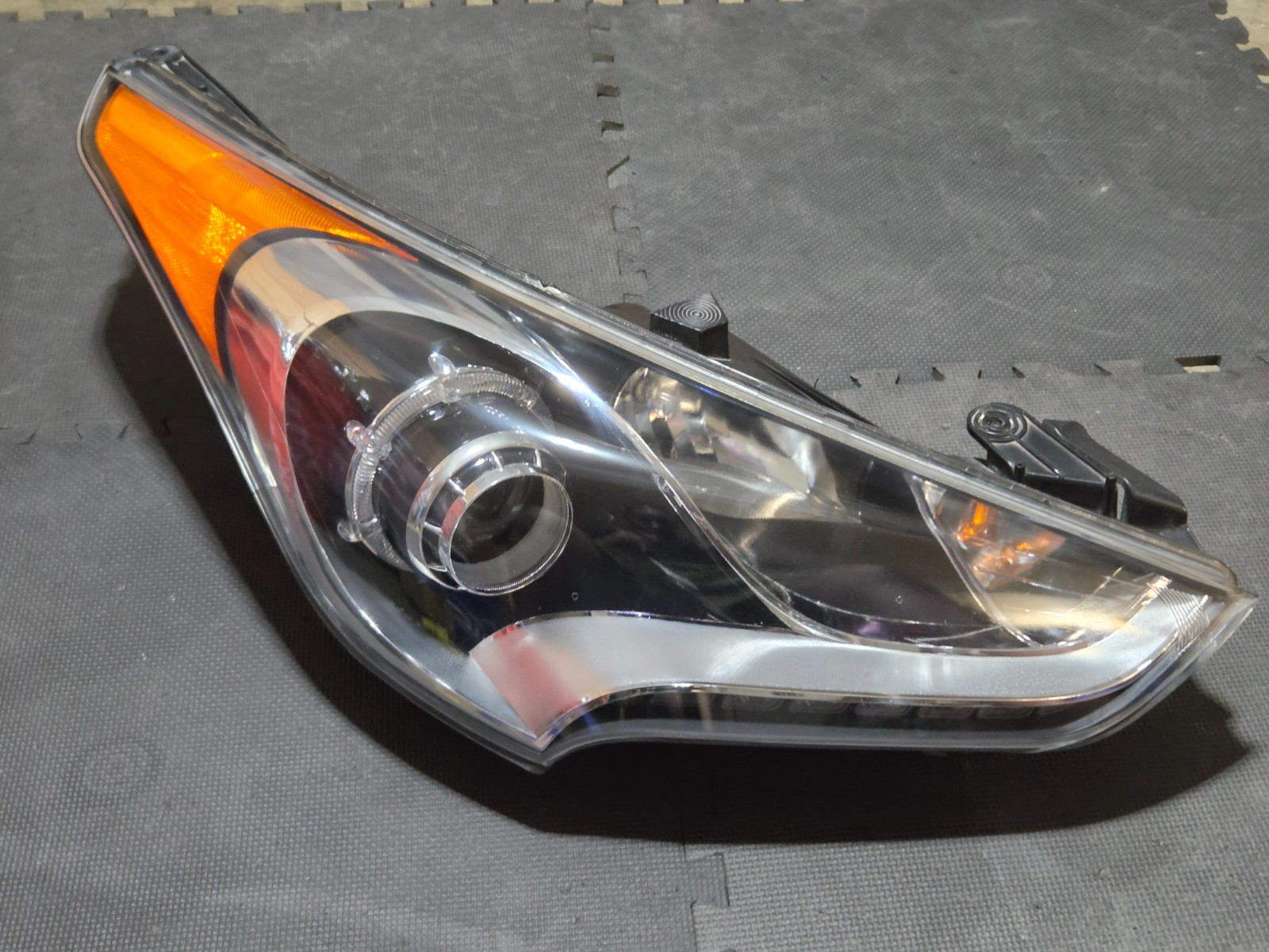 2013-2017 Hyundai Veloster Halogen Right Passenger Headlight LED / Projector.