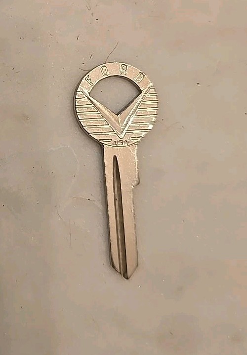 Vintage Ford Key Blank H26 V Logo - New Old Stock OEM - Uncut Shiny Vintage Ford Key Blank H26 V Logo - New Old Stock OEM - Uncut Shiny