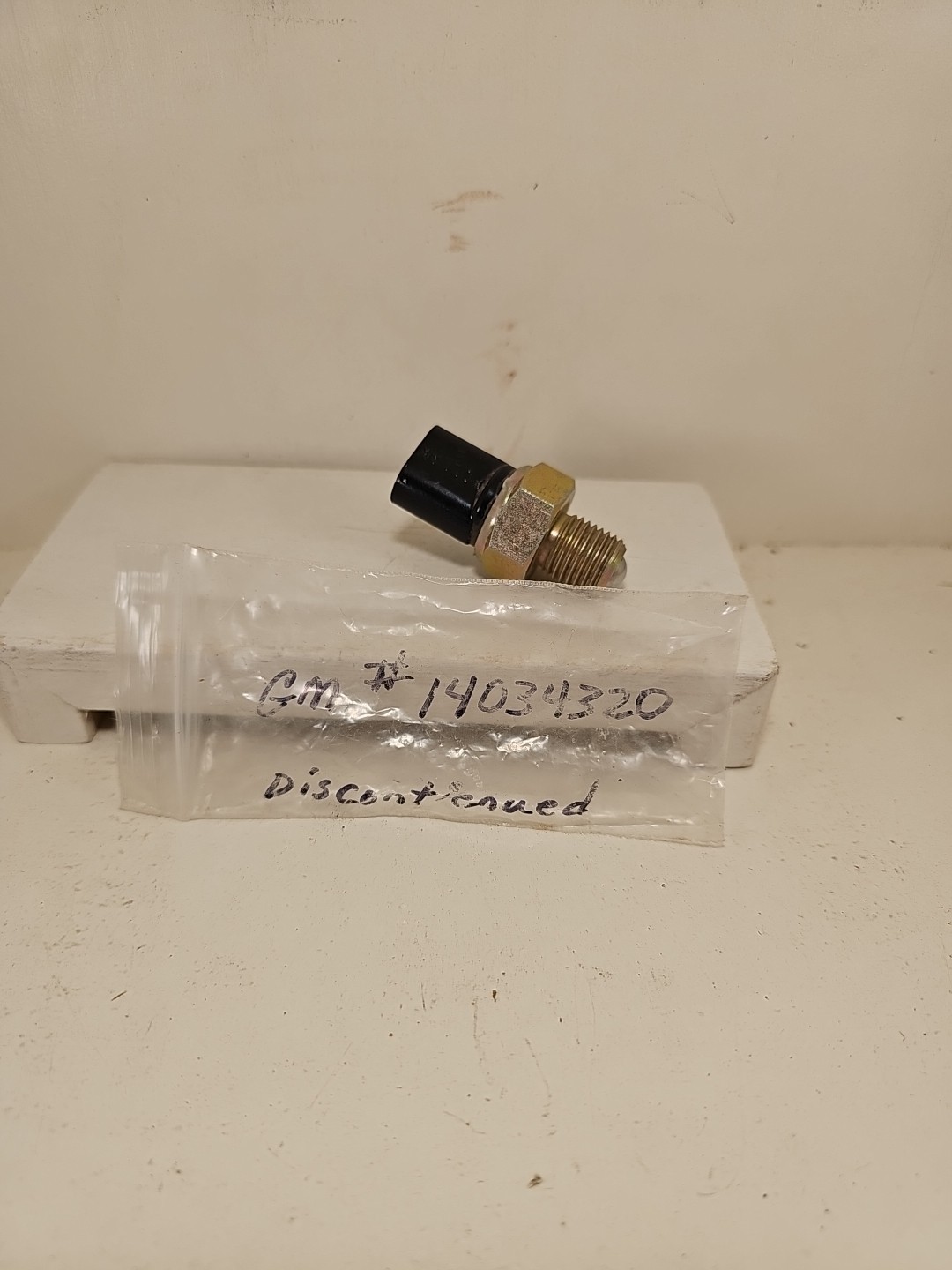 NOS GM 14034320 - Switch Assm OEM NOS GM 14034320 - Switch Assm OEM