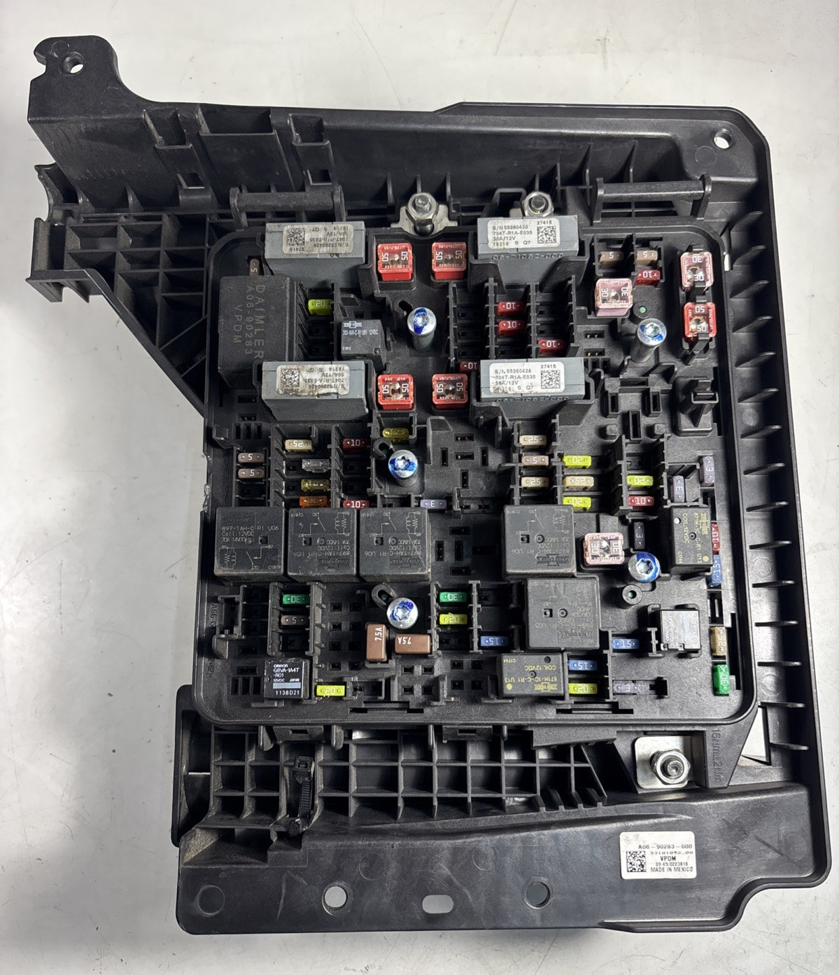 2018 FREIGHTLINER CASCADIA MAIN POWER DISTRIBUTION MODULE FUSE BOX A06-90283-000 2018 FREIGHTLINER CASCADIA MAIN POWER DISTRIBUTION MODULE FUSE BOX A06-90283-000