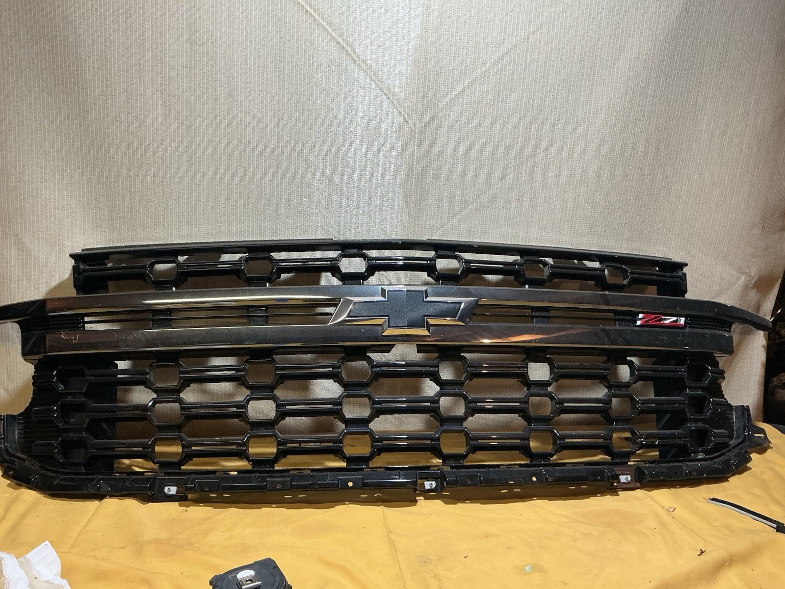 2021–2024 Chevrolet Tahoe Suburban.Trim Level: Z71 OEM Grill 2021–2024 Chevrolet Tahoe Suburban.Trim Level: Z71 OEM Grill