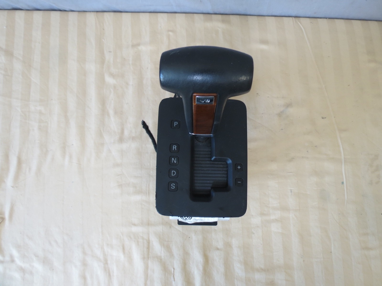 04-10 VW Touareg AT Floor Gear Transmission Shifter Selector Switch 7L6713203A 04-10 VW Touareg AT Floor Gear Transmission Shifter Selector Switch 7L6713203A