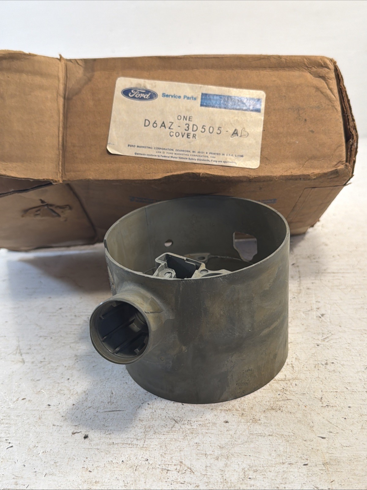 NOS OEM Ford D6AZ-3D505-B Tilt Steering Column Cover 1976-79 Continental Cougar NOS OEM Ford D6AZ-3D505-B Tilt Steering Column Cover 1976-79 Continental Cougar