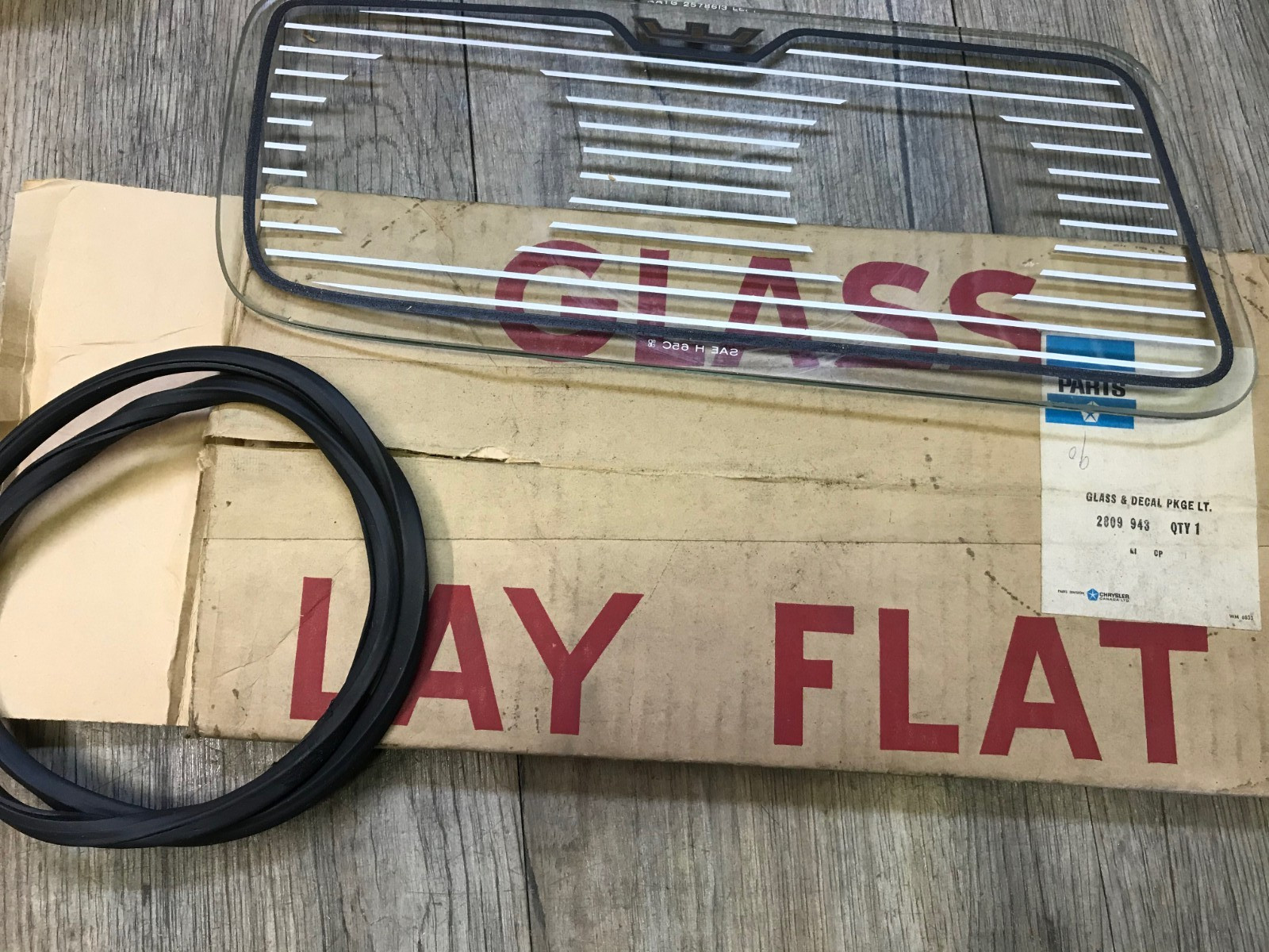 1965 CHRYSLER 300 NEW YORKER C BODY MOPAR NOS LH HEADLIGHT GLASS 2809943