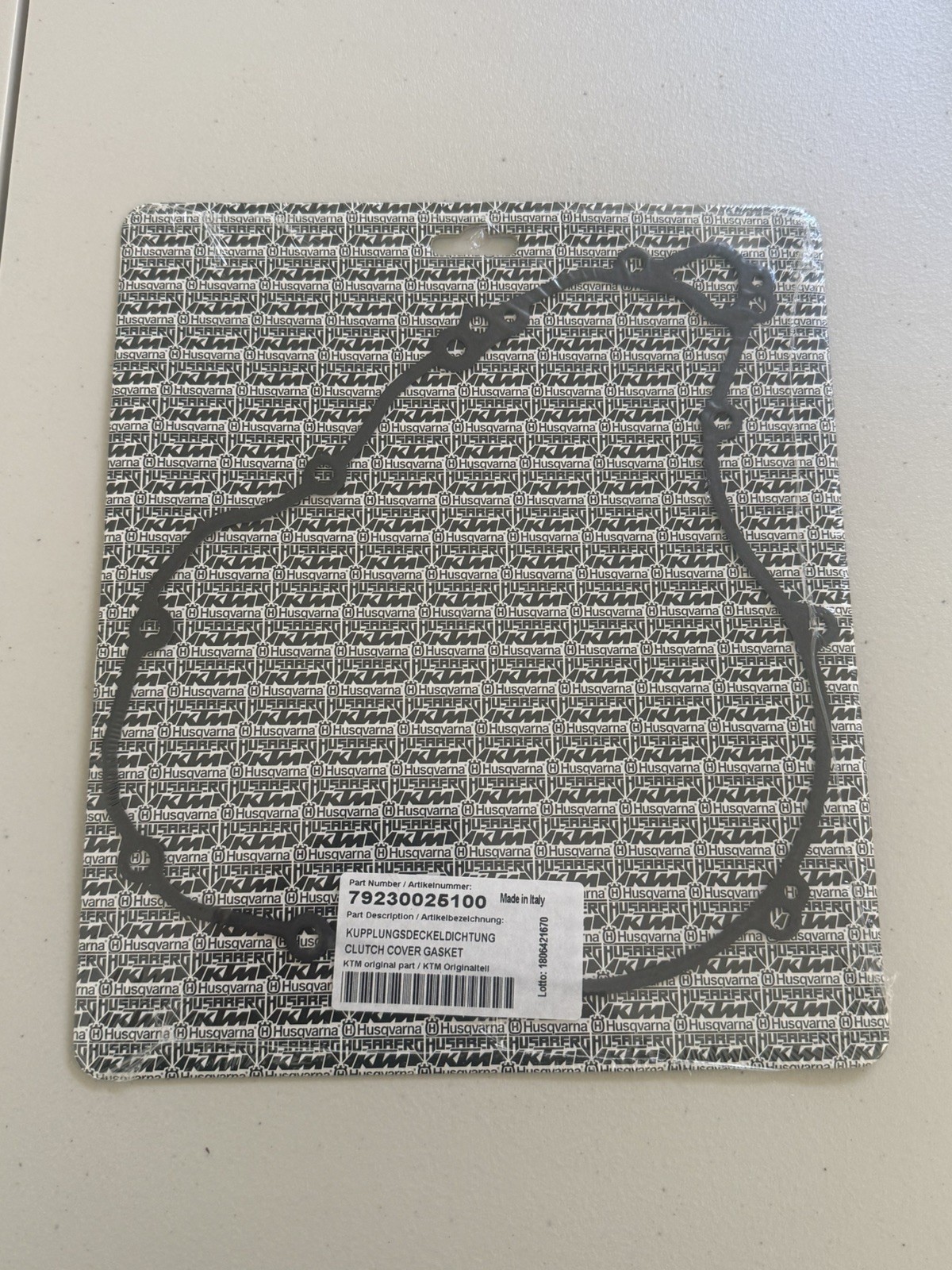 Brand New Genuine OEM KTM Clutch Cover Gasket 79230025100 Brand New Genuine OEM KTM Clutch Cover Gasket 79230025100