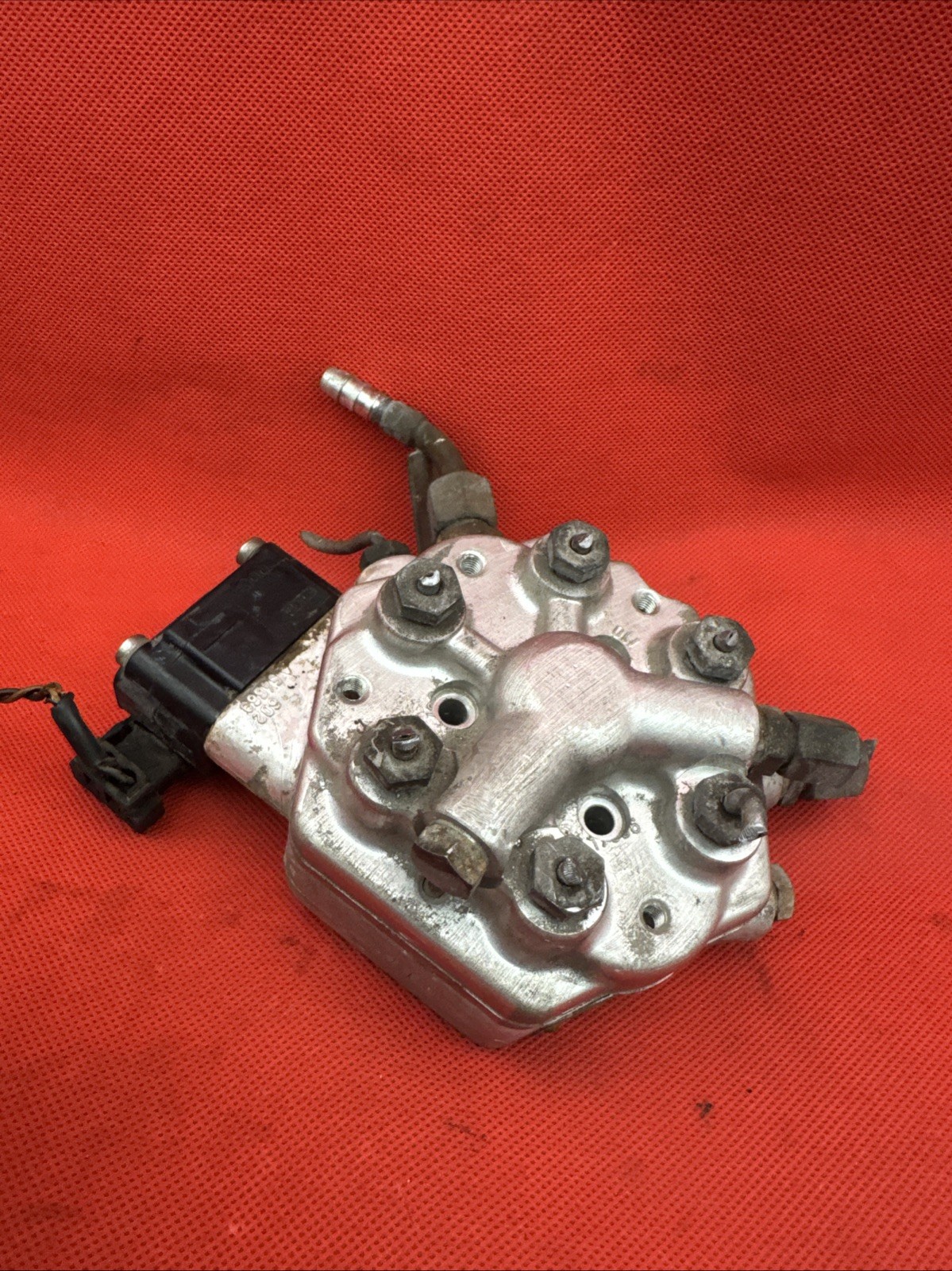 Mercedes w114 w115 R107 280 280CE 280SL Fuel Distributor 0438101044 Mercedes w114 w115 R107 280 280CE 280SL Fuel Distributor 0438101044