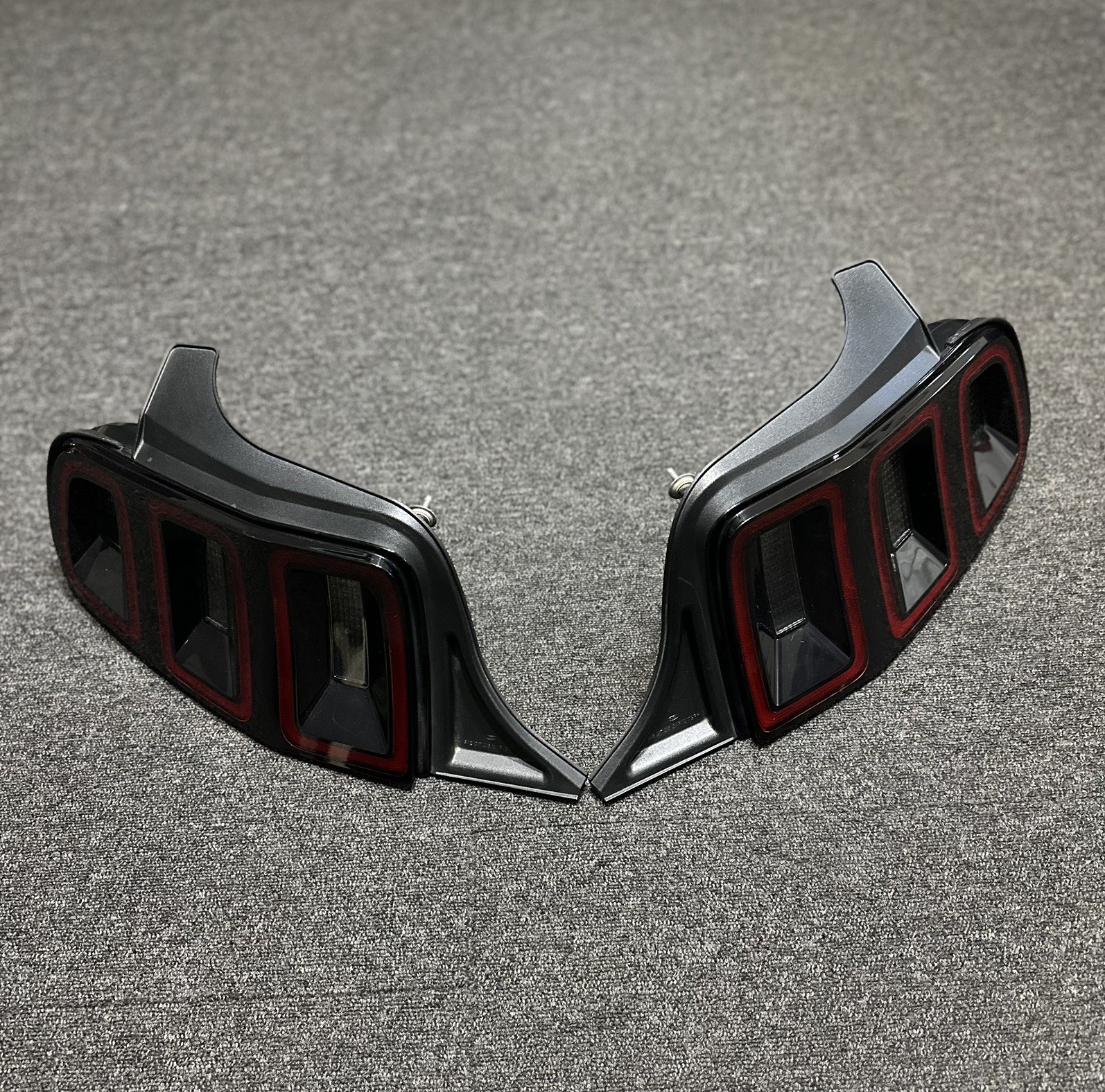 2013-2014 Ford Mustang GT Taillights Tail Lamps Brake Lights Lens Rear 2013-2014 Ford Mustang GT Taillights Tail Lamps Brake Lights Lens Rear