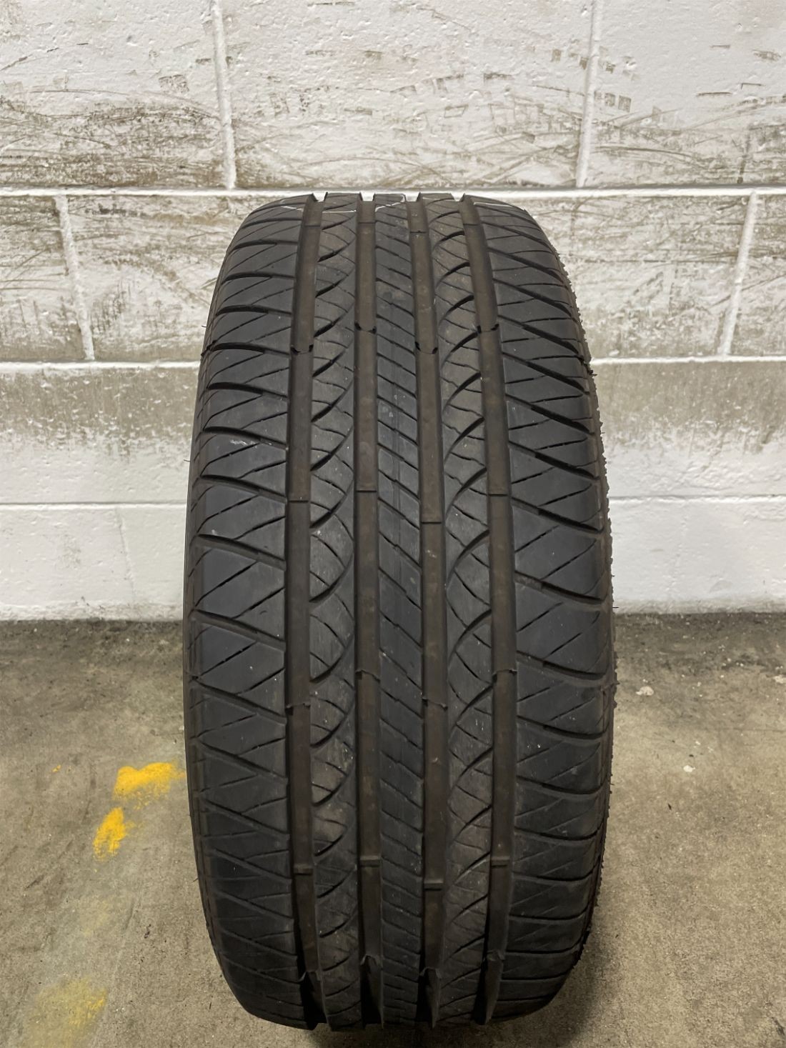 1x P215/50R17 Douglas Touring A/S 6/32 95 V Used Tire 2155017