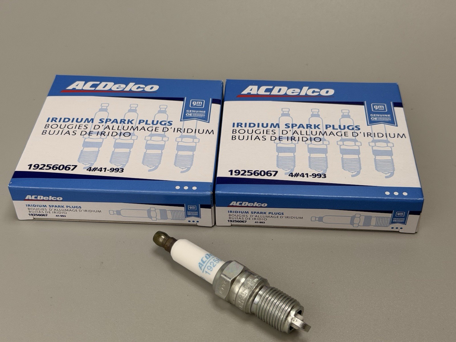 SET OF 8 AC DELCO 41-993 IRIDIUM SPARK PLUGS (19256067) SET OF 8 AC DELCO 41-993 IRIDIUM SPARK PLUGS (19256067)