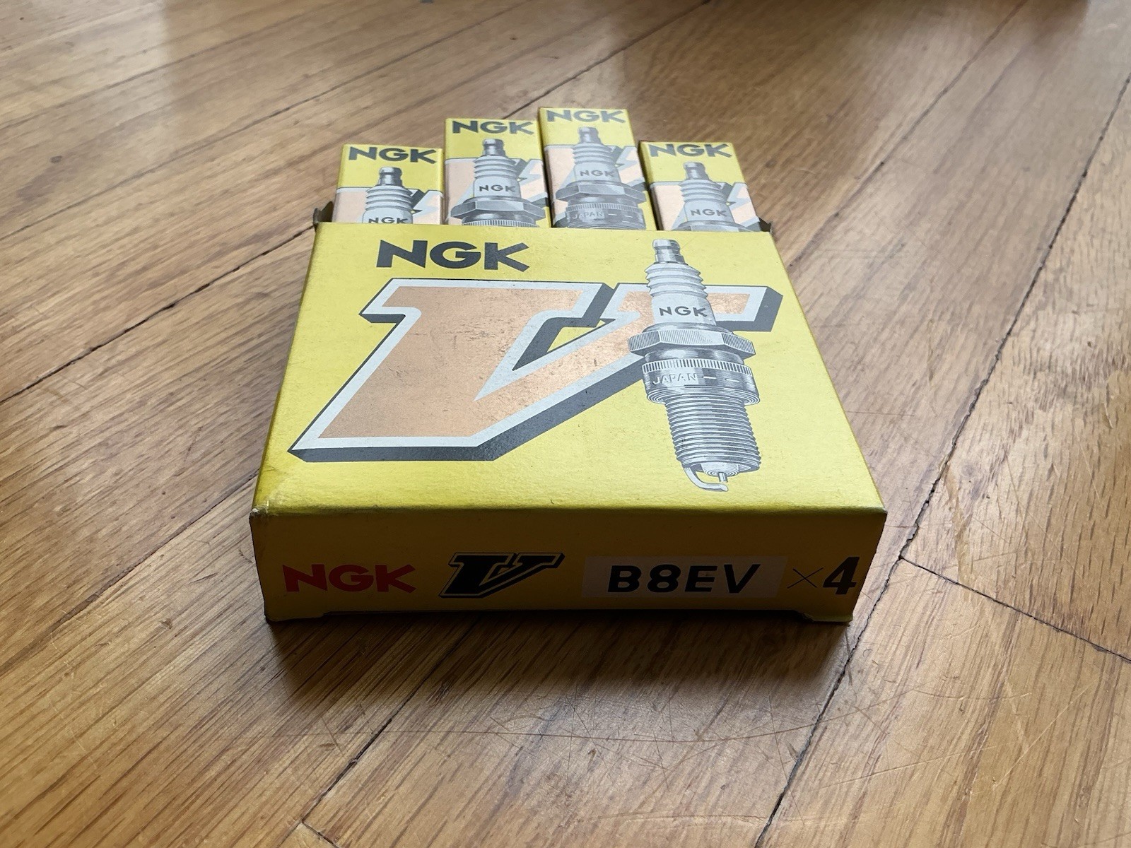 4 Pack NGK B8EV RARE New In Box For 1970s-1980s Vintage Japanese Motorcycles 4 Pack NGK B8EV RARE New In Box For 1970s-1980s Vintage Japanese Motorcycles
