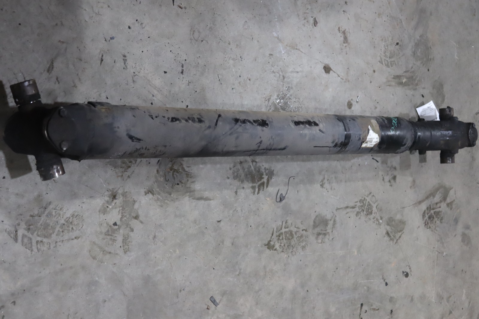 08-17 FREIGHTLINER CASCADIA 125 MERITOR REAR DRIVESHAFT ABOUT 63\