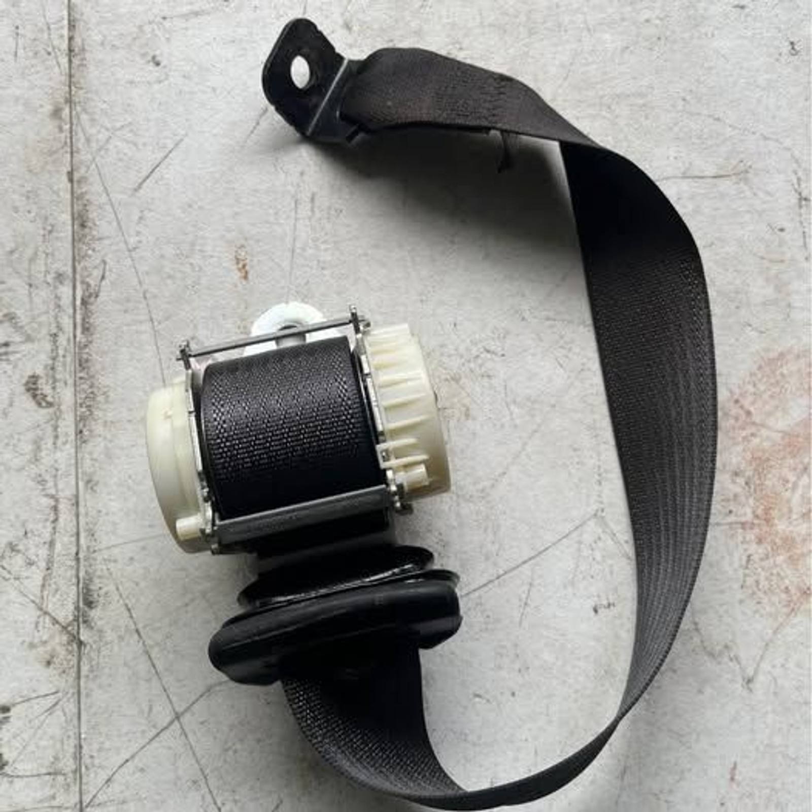 2010-2015 Chevrolet Camaro Rear Seat Belts Left & Right OEM 2010-2015 Chevrolet Camaro Rear Seat Belts Left & Right OEM