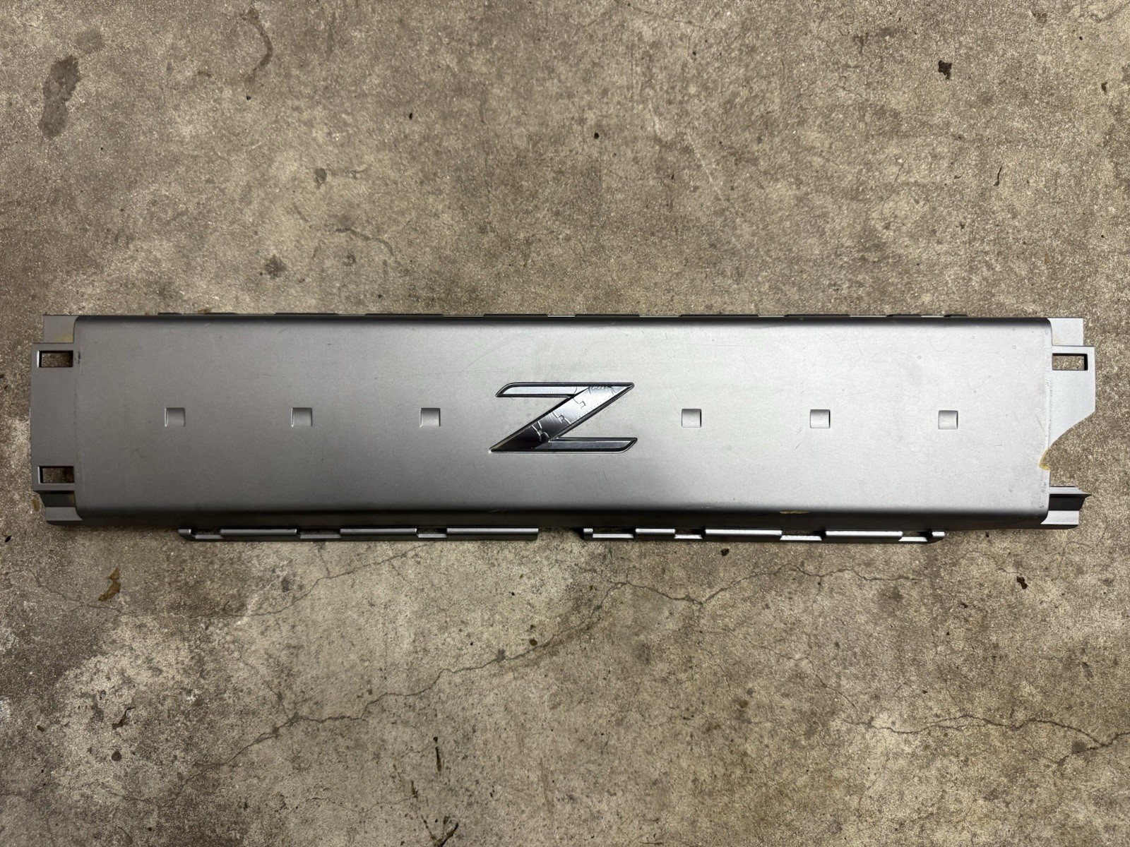 2003-2008 Nissan 350Z Coupe Rear Strut Tower Trim Cover OEM SR107 2003-2008 Nissan 350Z Coupe Rear Strut Tower Trim Cover OEM SR107