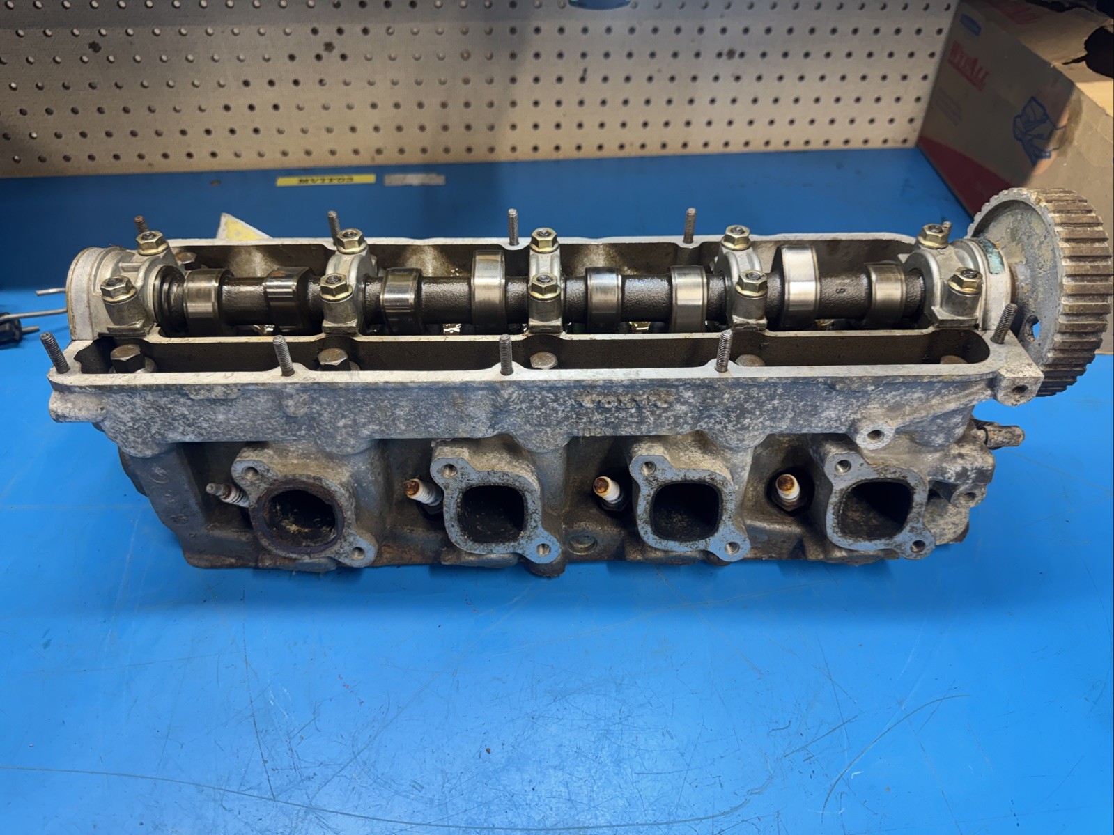 VOLVO PENTA AQ120B AQ125A ENGINE CYLINDER HEAD 1000 531 OEM