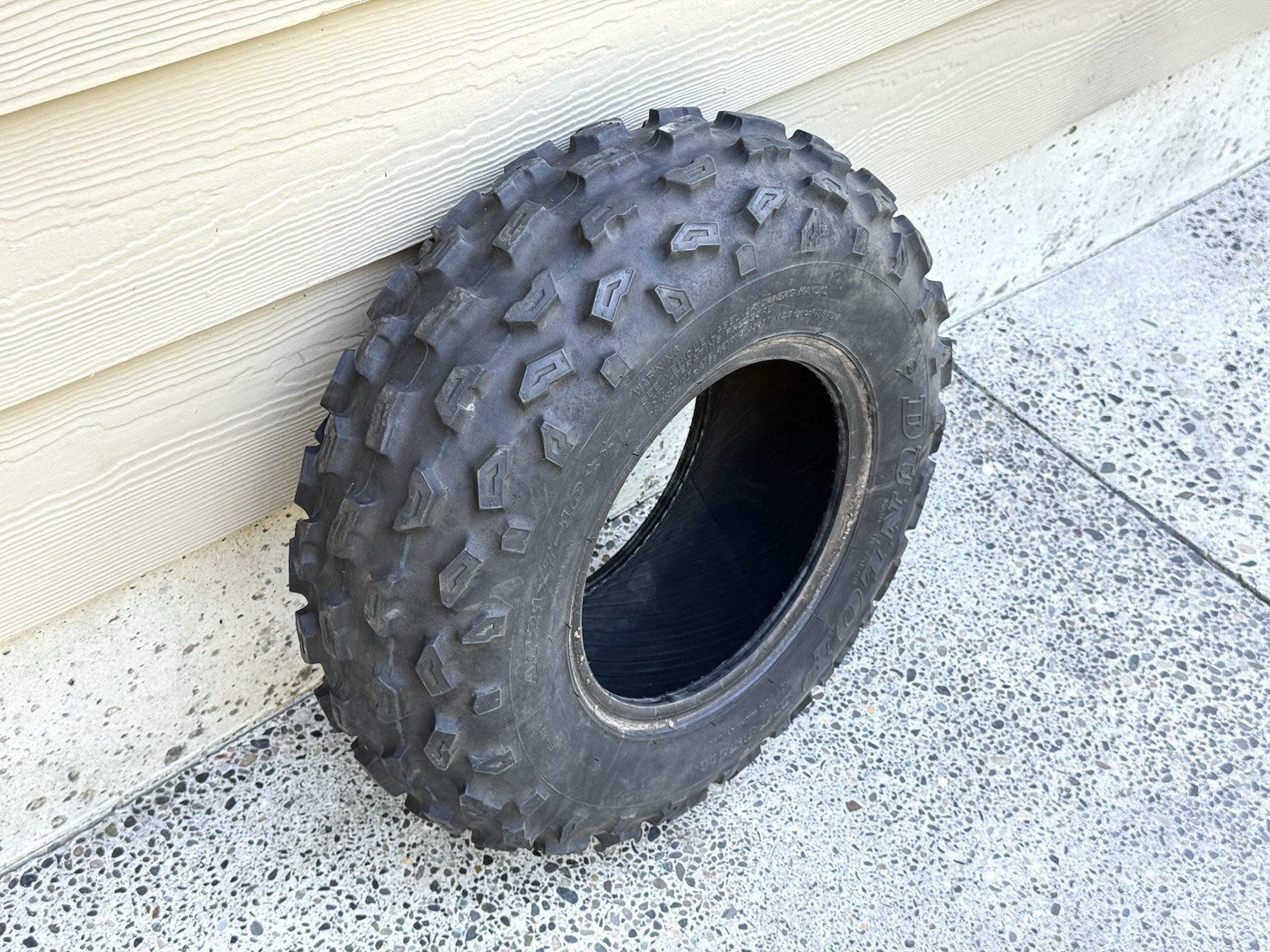 ONE Yamaha Banshee Factory Front Dunlop Tire 21x7-10 OEM *READ* ONE Yamaha Banshee Factory Front Dunlop Tire 21x7-10 OEM *READ*