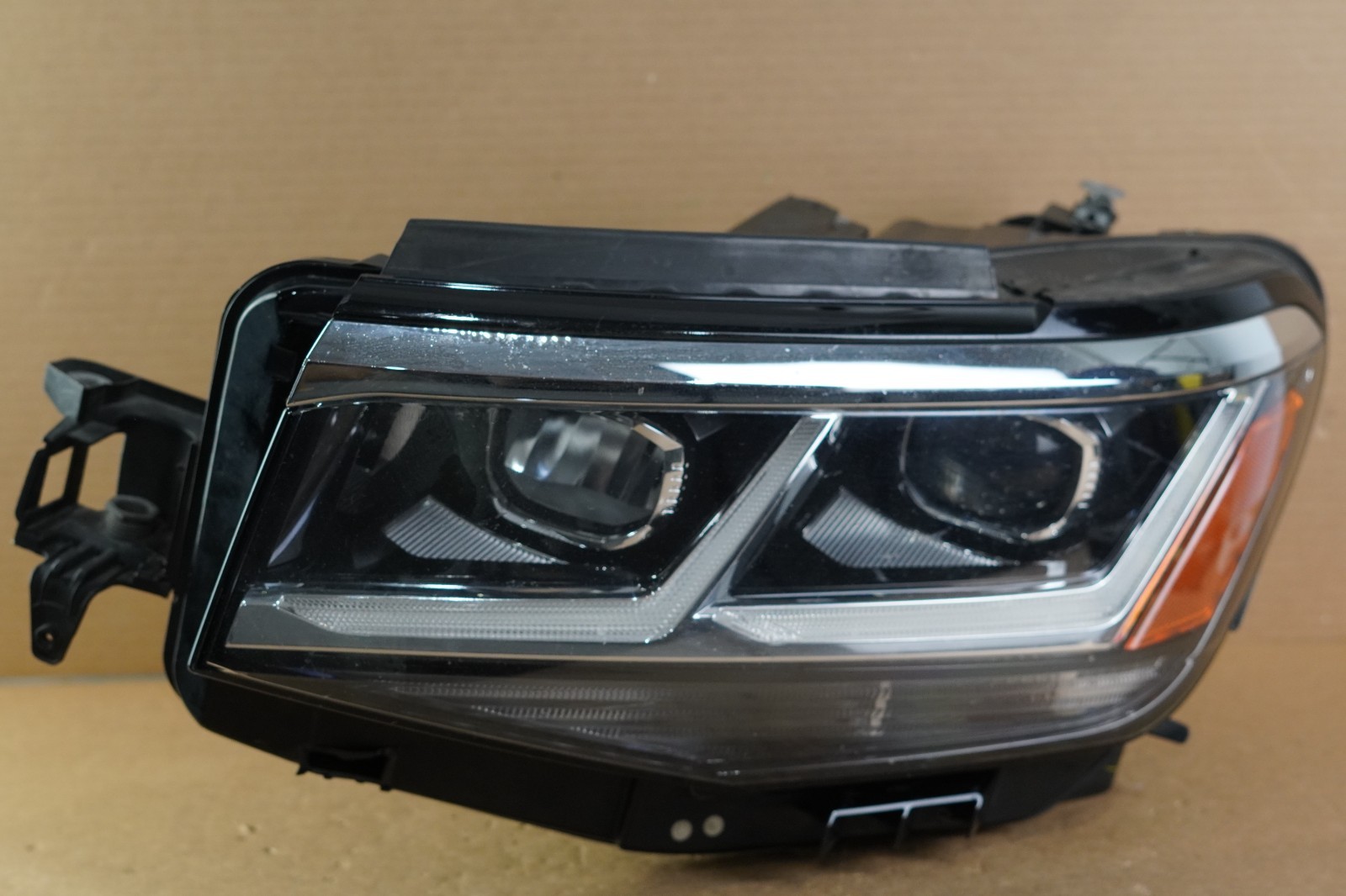 2020-2022 Volkswagen Atlas Cross Sport Headlight LEFT SIDE DRIVER OEM LED Y1