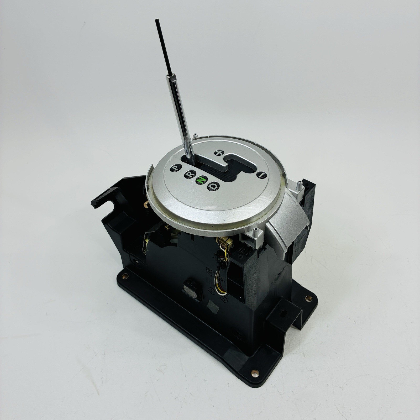 2004-2011 Mitsubishi Endeavor Automatic Floor Gear Shifter Assembly OEM MR953503
