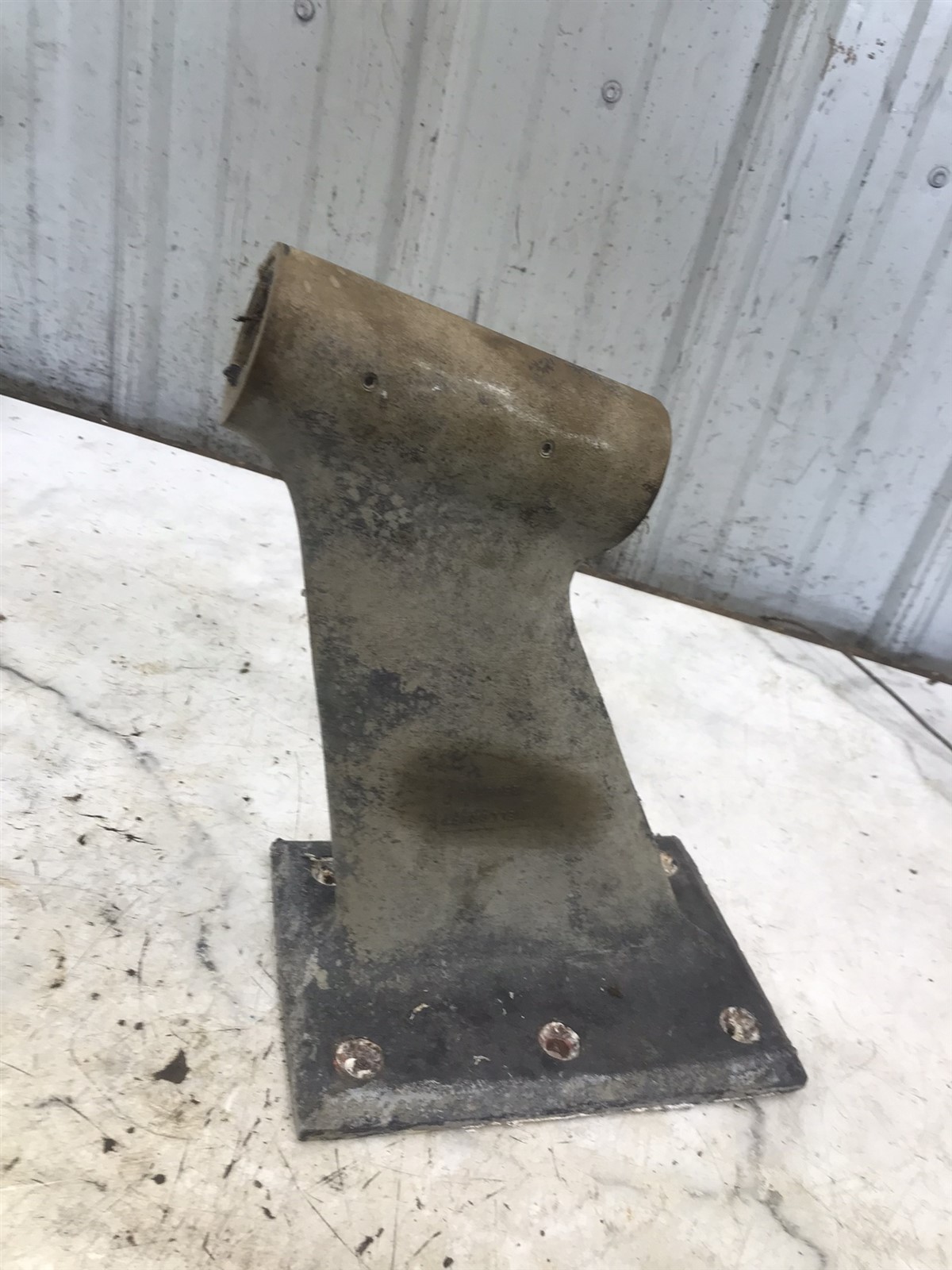 Wellcraft Gran Sport 3400 Boat left port prop propeller shaft holder strut 25087
