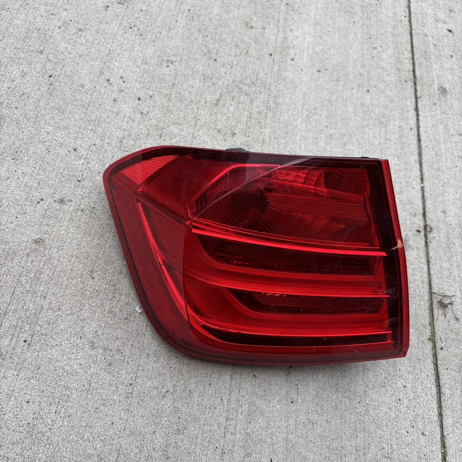 12-15 BMW F30 320 328I 335I REAR LEFT DRIVER OUTER TAIL LIGHT TAILLIGHT LAMP OEM 12-15 BMW F30 320 328I 335I REAR LEFT DRIVER OUTER TAIL LIGHT TAILLIGHT LAMP OEM