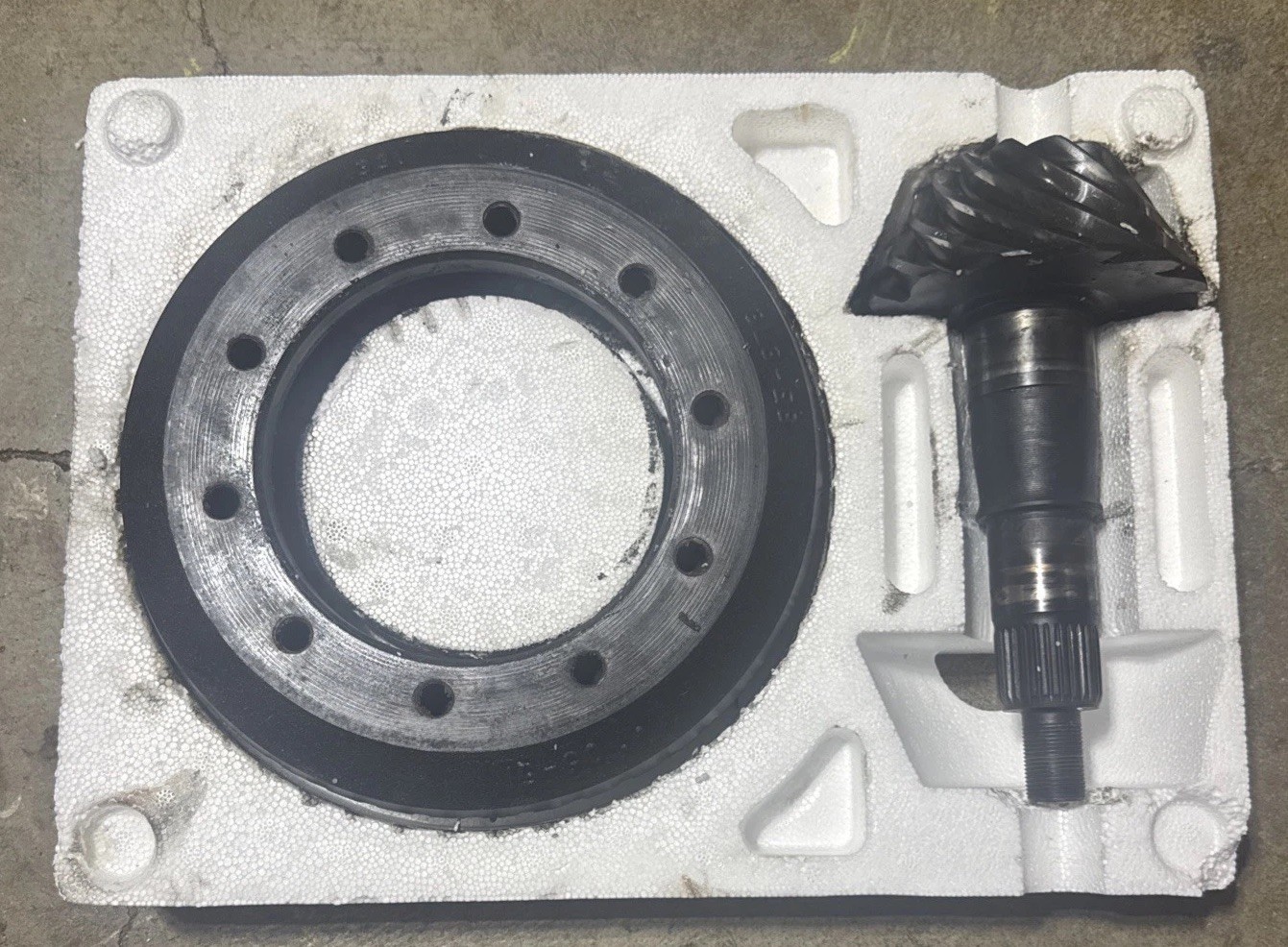 2005 Mustang GT 3:31Ring & Pinion gear set for 8.8 differential OEM 2005 Mustang GT 3:31Ring & Pinion gear set for 8.8 differential OEM