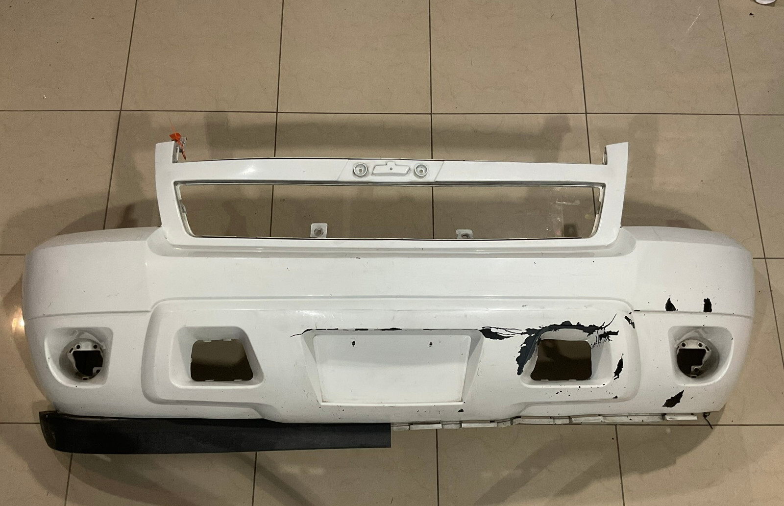 Front Bumper Cover White Chevrolet Suburban 1500 Tahoe 2500 2007-2013 CAPA Front Bumper Cover White Chevrolet Suburban 1500 Tahoe 2500 2007-2013 CAPA